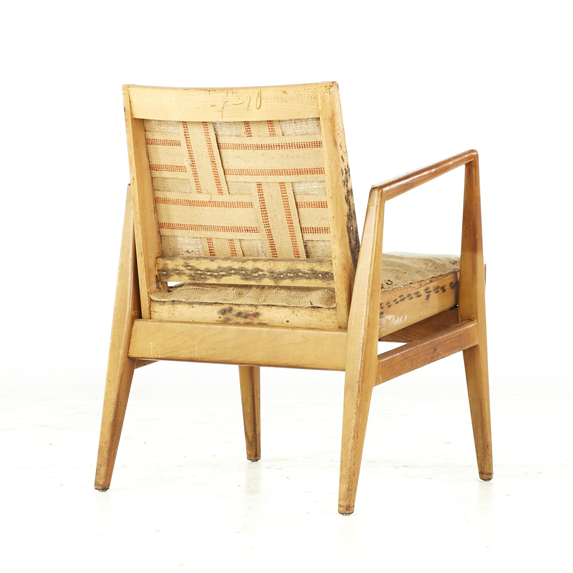 American Jens Risom Mid Century Walnut Lounge Chair For Sale