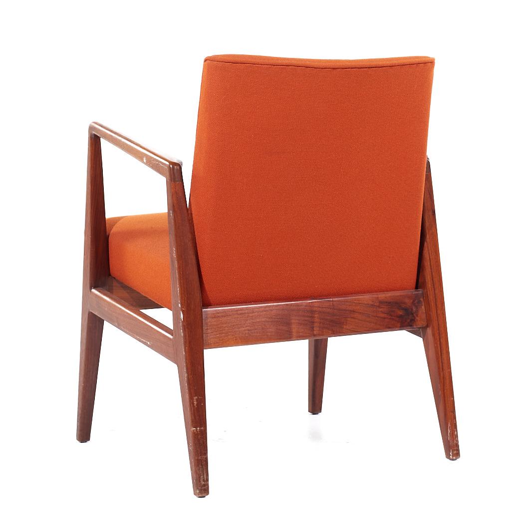 Jens Risom Silla de salón de nogal de mediados de siglo finales del siglo XX en venta
