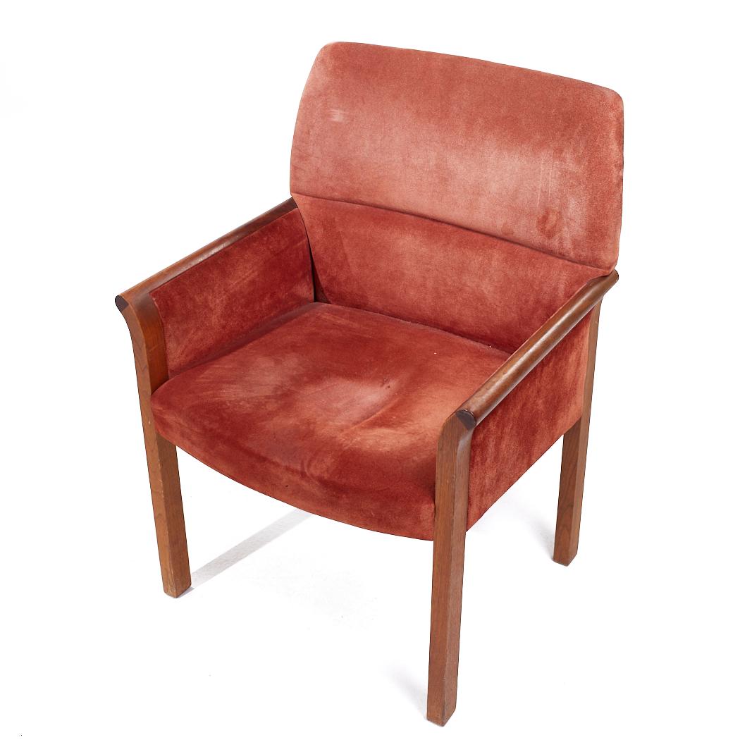 Chaises longues en noyer du milieu du siècle de Jens Risom - Paire en vente 5