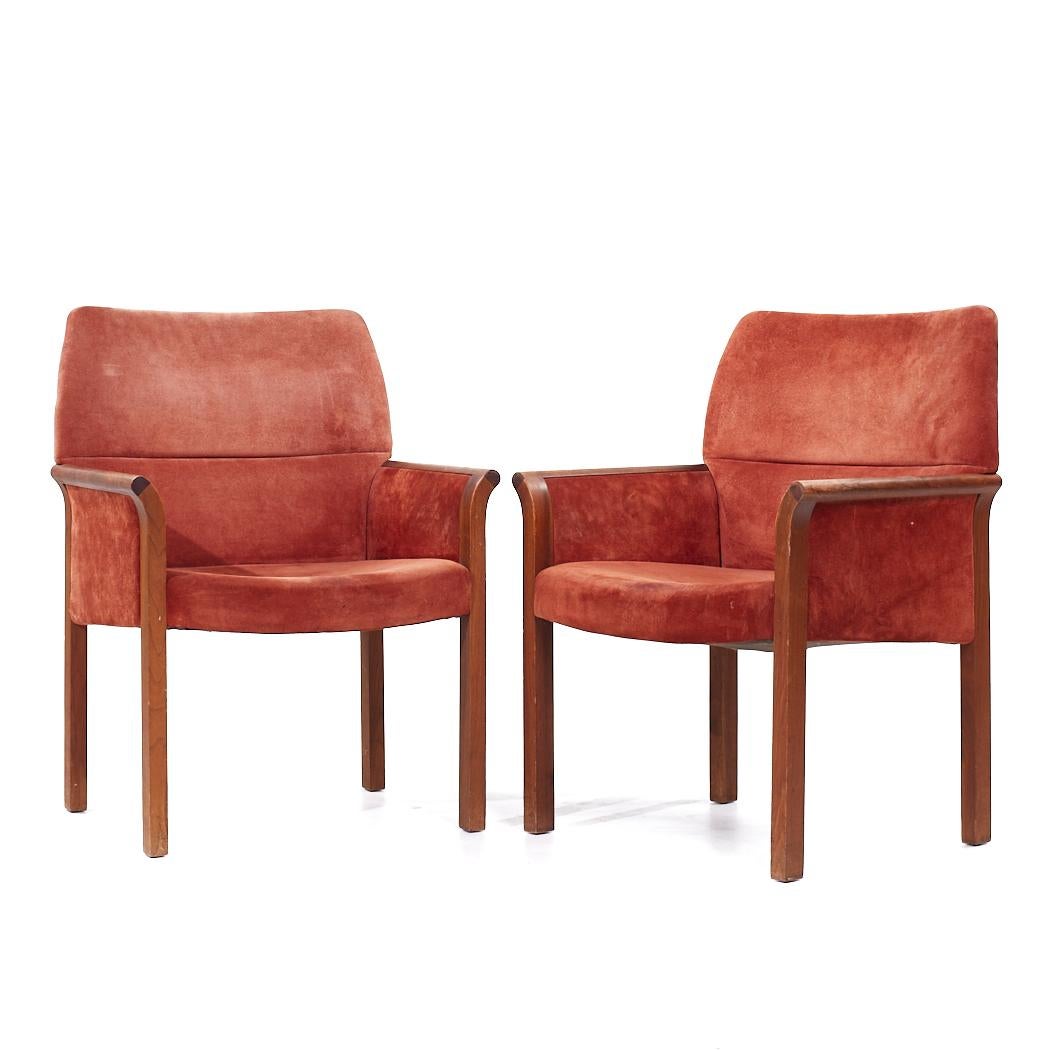 Mid-Century Modern Chaises longues en noyer du milieu du siècle de Jens Risom - Paire en vente
