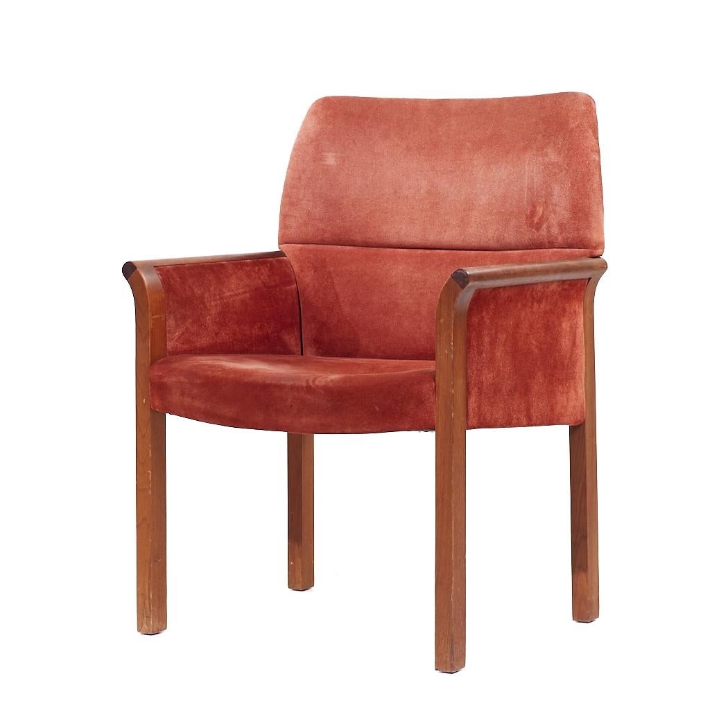 Fin du 20e siècle Chaises longues en noyer du milieu du siècle de Jens Risom - Paire en vente