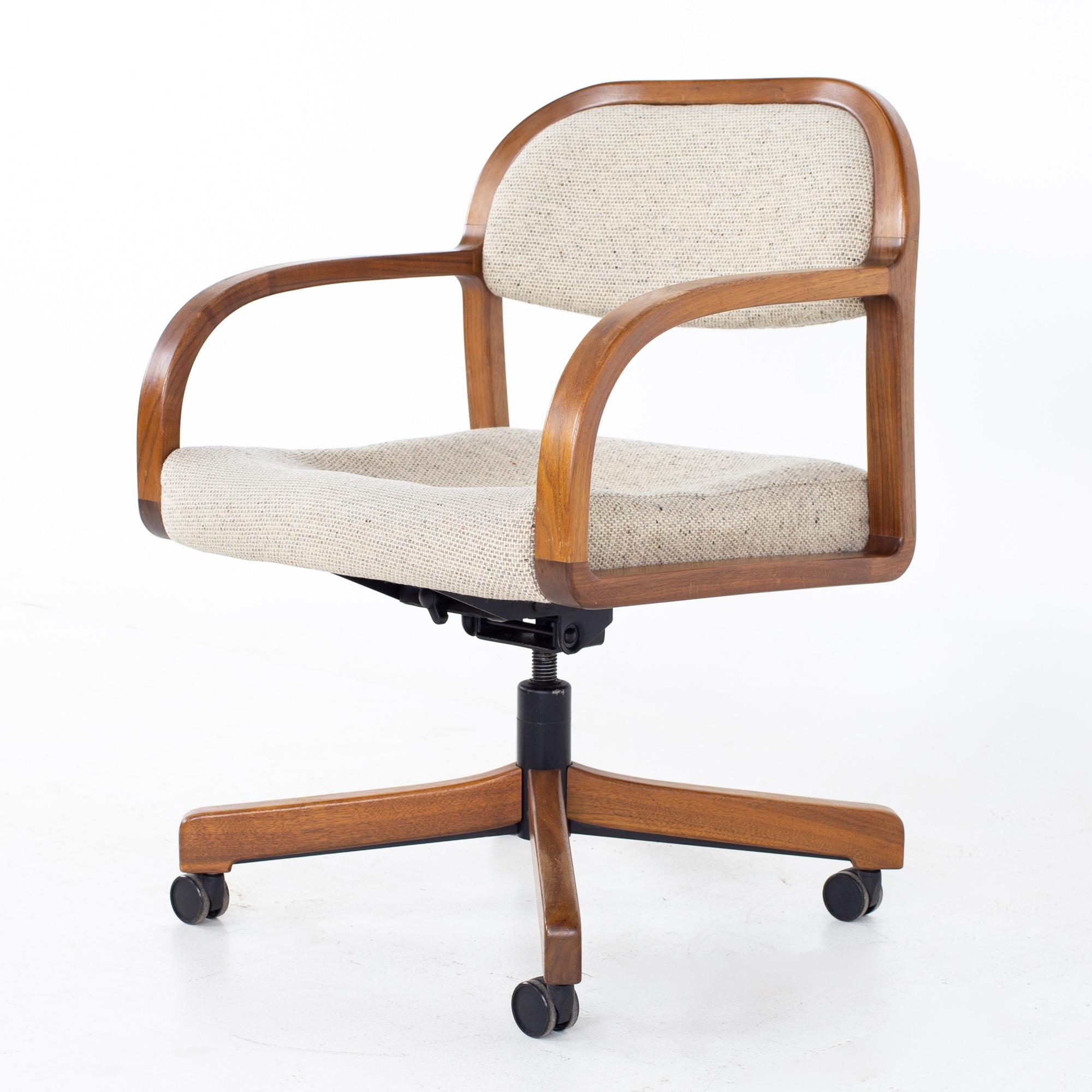 Jens Risom mid century walnut rolling office desk chair.
Chair measures: 22.75 wide x 22 deep x 33 high, with a seat height of 18.5 inches and arm height of 25.5 inches 

All pieces of furniture can be had in what we call restored vintage
