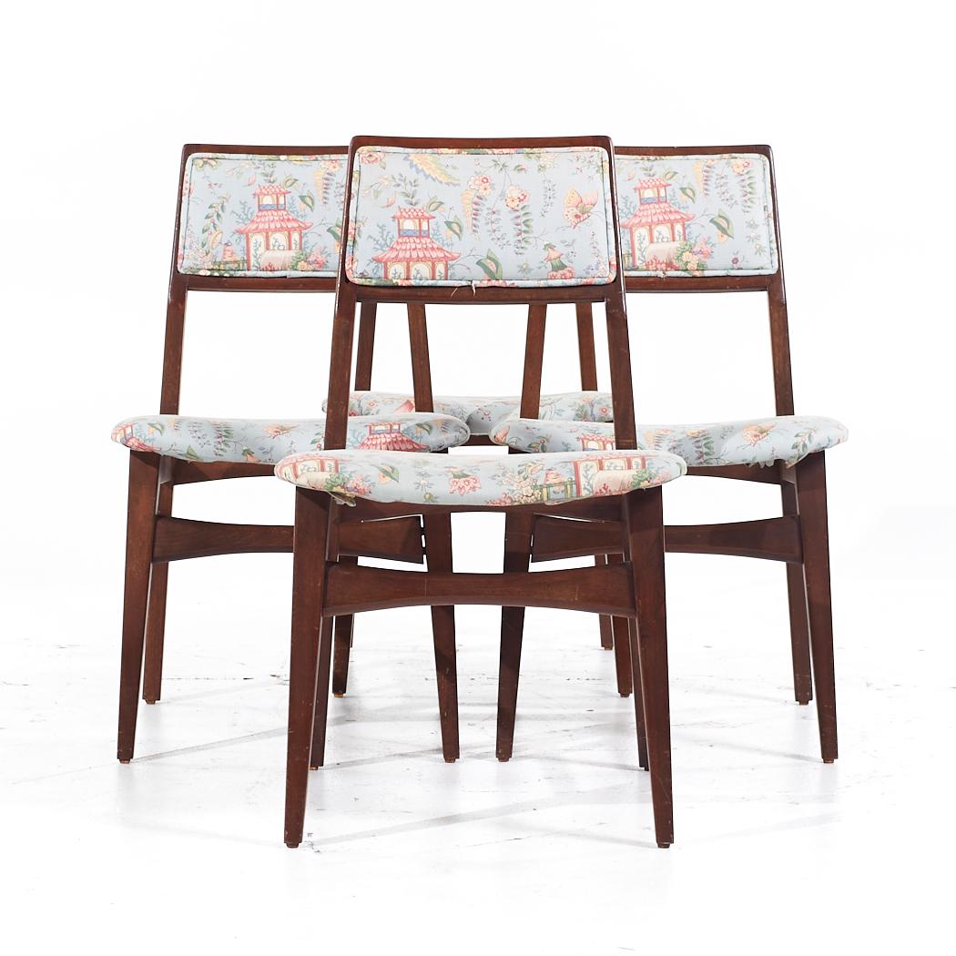 Jens Risom Mid Century Walnut Side Dining - Set of 4

Each chair measures: 18.25 wide x 21.5 deep x 31.75 inches high, with a seat height/chair clearance of 17.5 inches

All pieces of furniture can be had in what we call restored vintage condition.