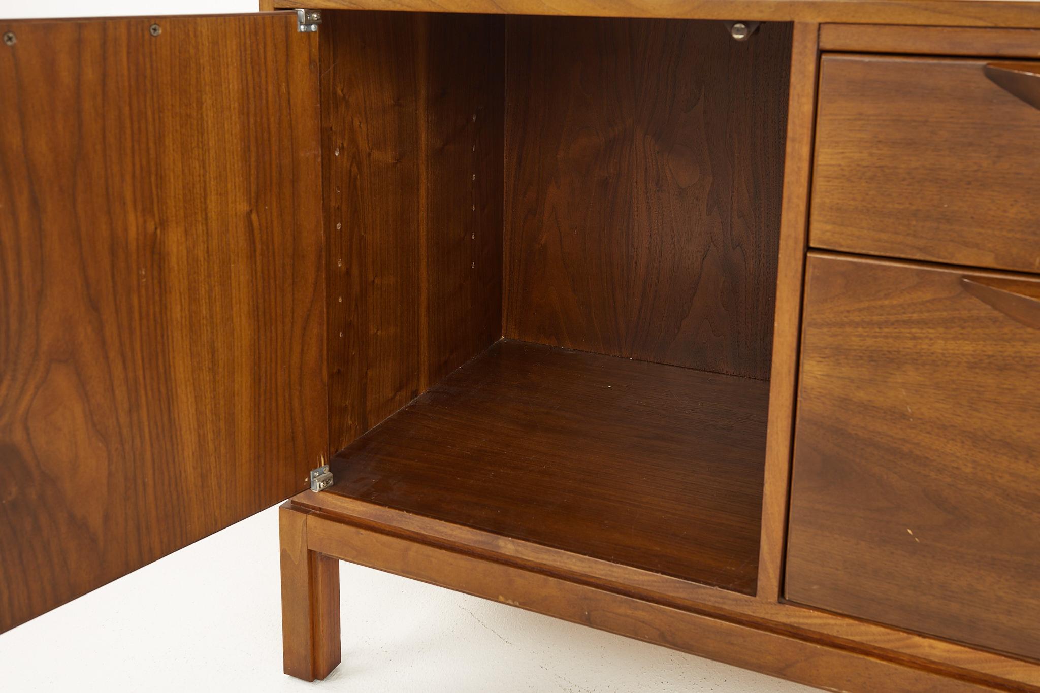 Jens Risom Mid Century Walnut Sideboard Credenza 5