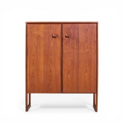 Jens Risom Mid Century Nussbaum Kufenbein Schrank Schrank
