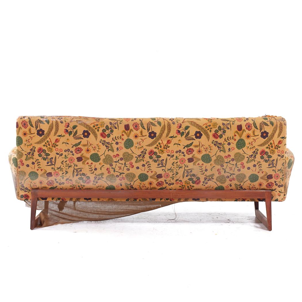 Jens Risom Mid Century Walnut Sled Leg Sofa In Good Condition For Sale In Countryside, IL