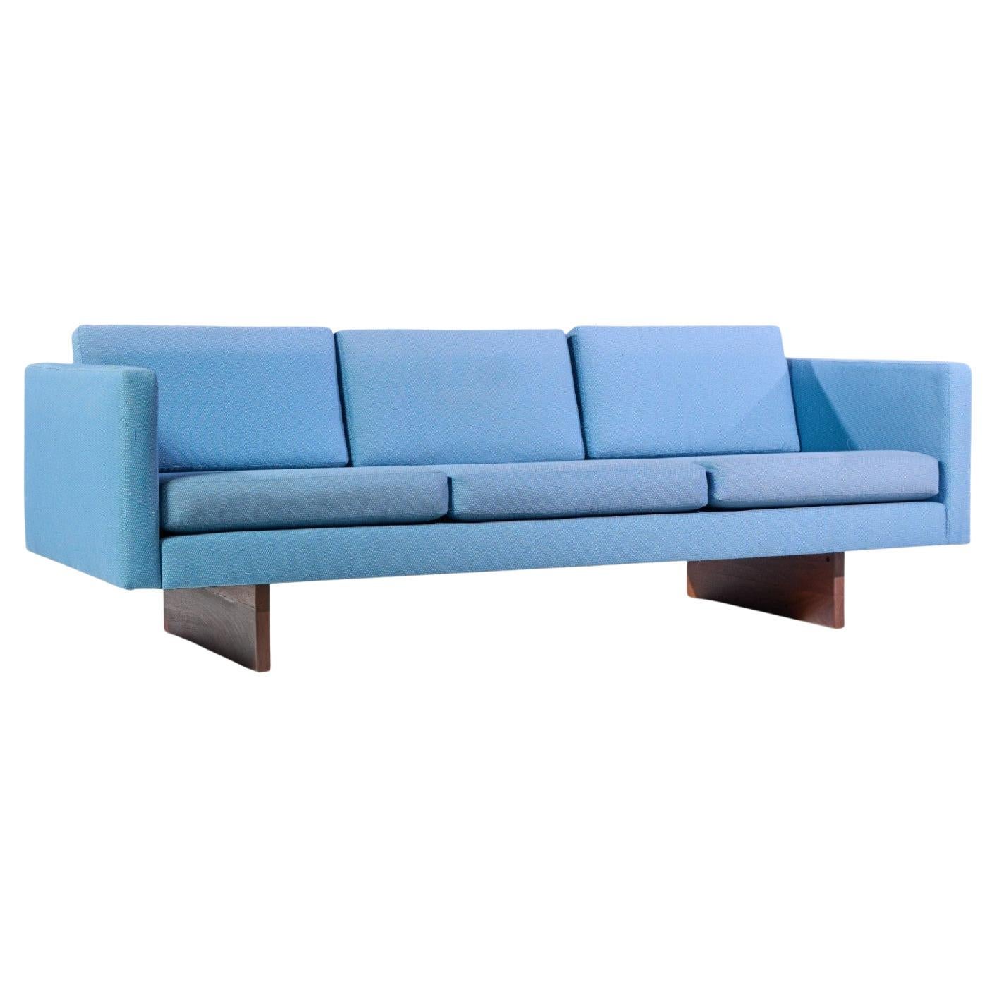 Jens Risom Mid Century Walnut Sofa im Angebot
