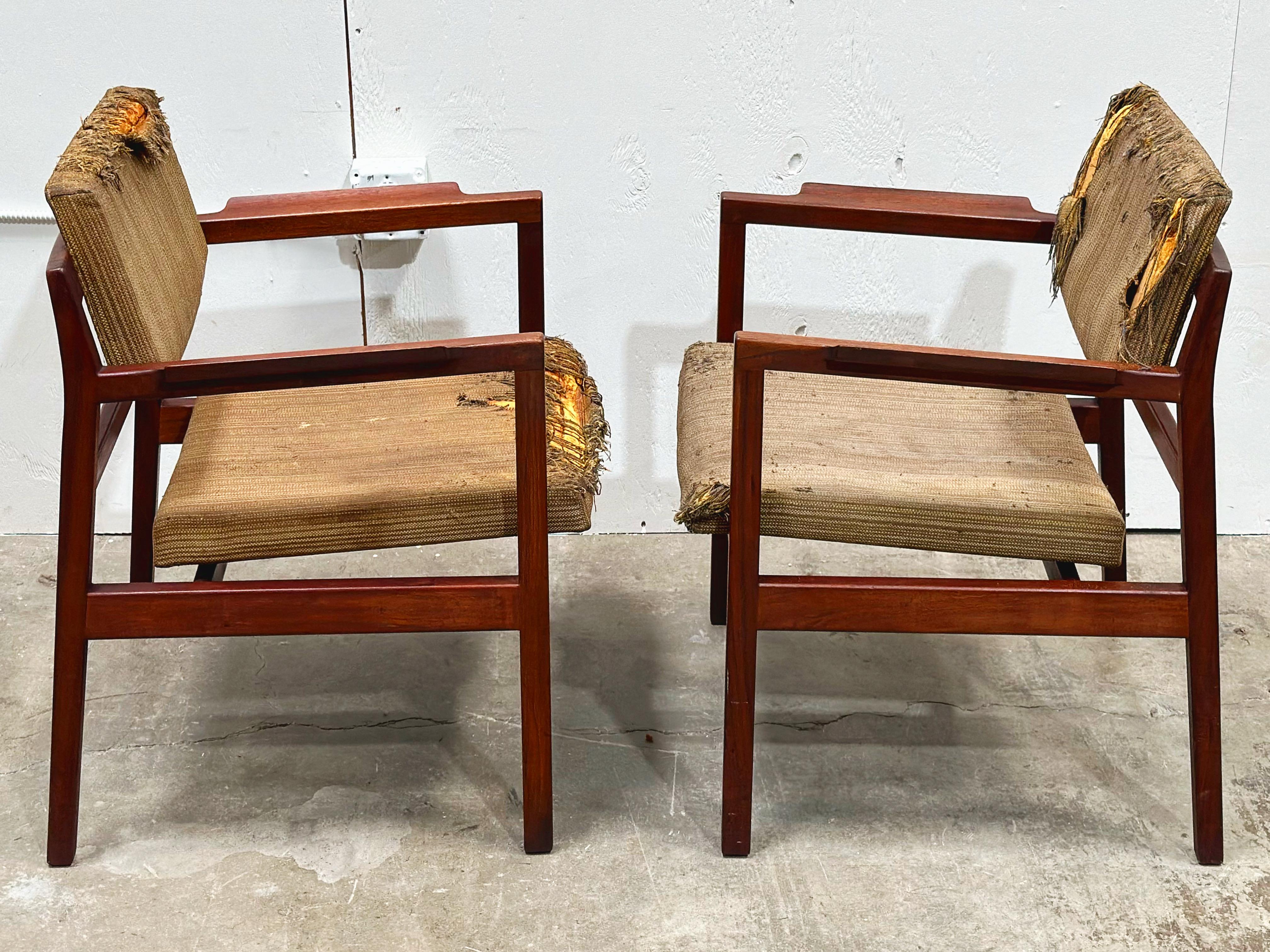 Jens Risom Midcentury Modern Arm Chairs - Set of 8 - Model C170 - Black Walnut For Sale 8