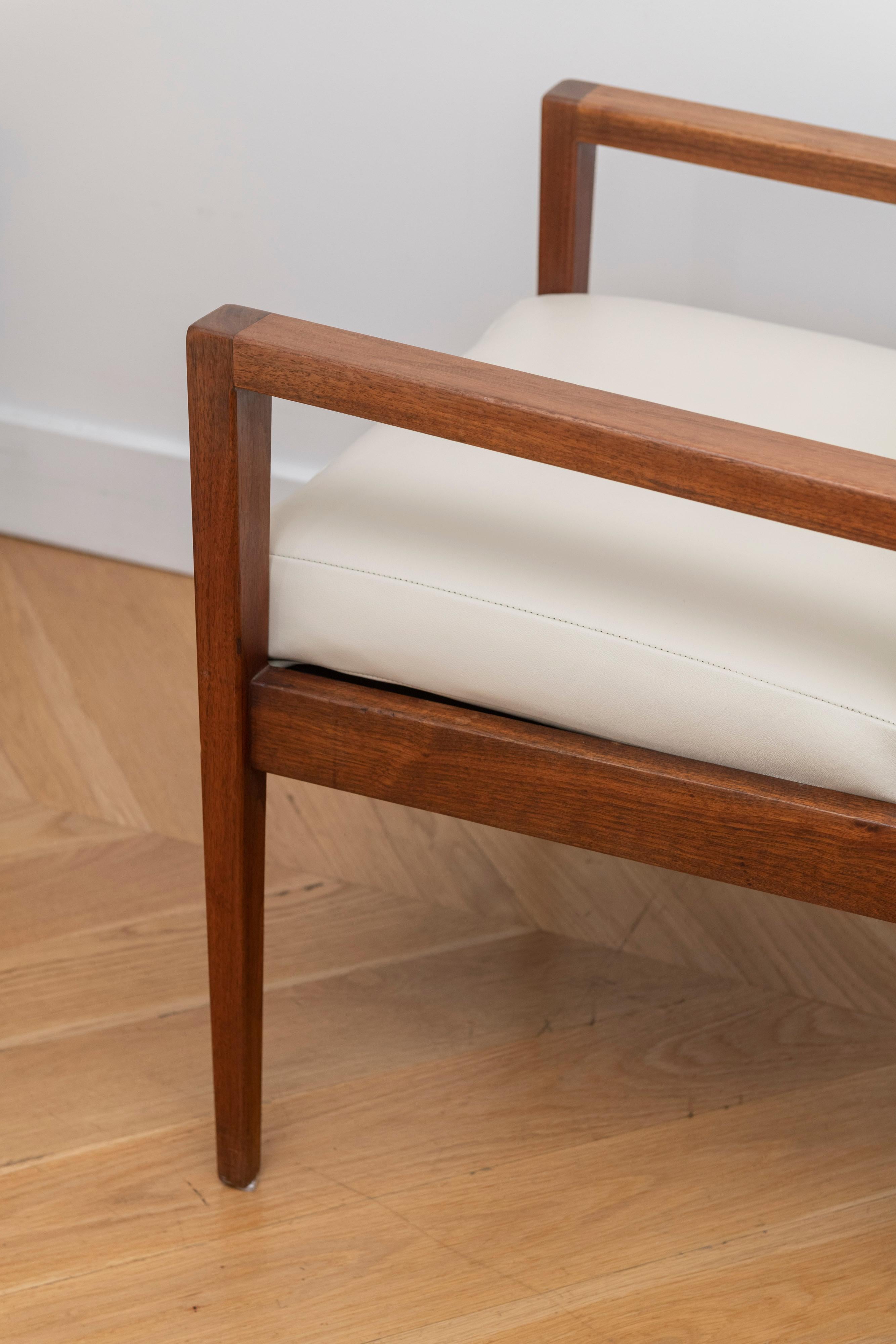 Scandinavian Jens Risom Midcentury Walnut & Cream Occasional Chairs For Sale