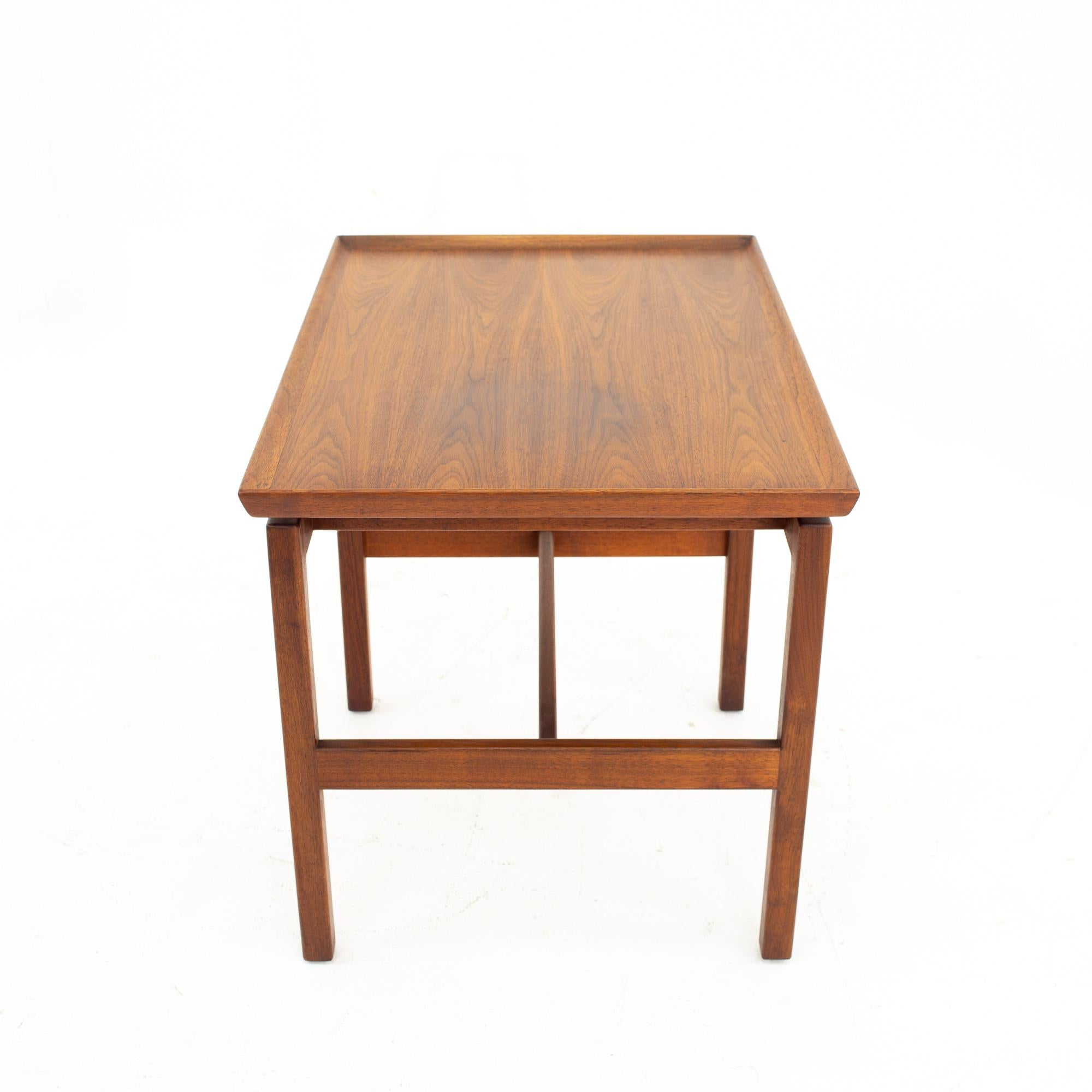 Jens Risom Mid Century Walnut Side End Table In Good Condition In Countryside, IL