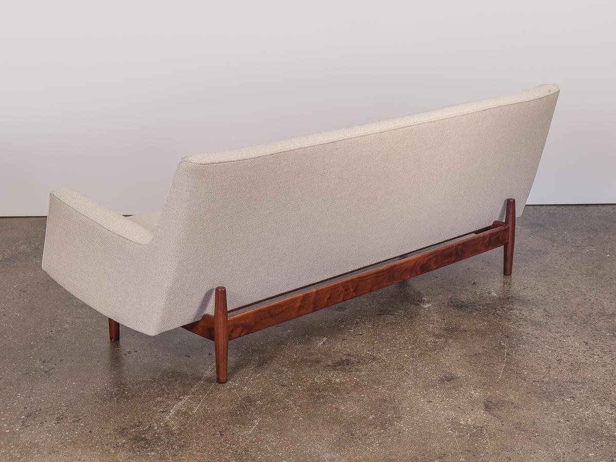 Jens Risom Midcentury Walnut Tufted Ivory Sofa In Excellent Condition In Brooklyn, NY