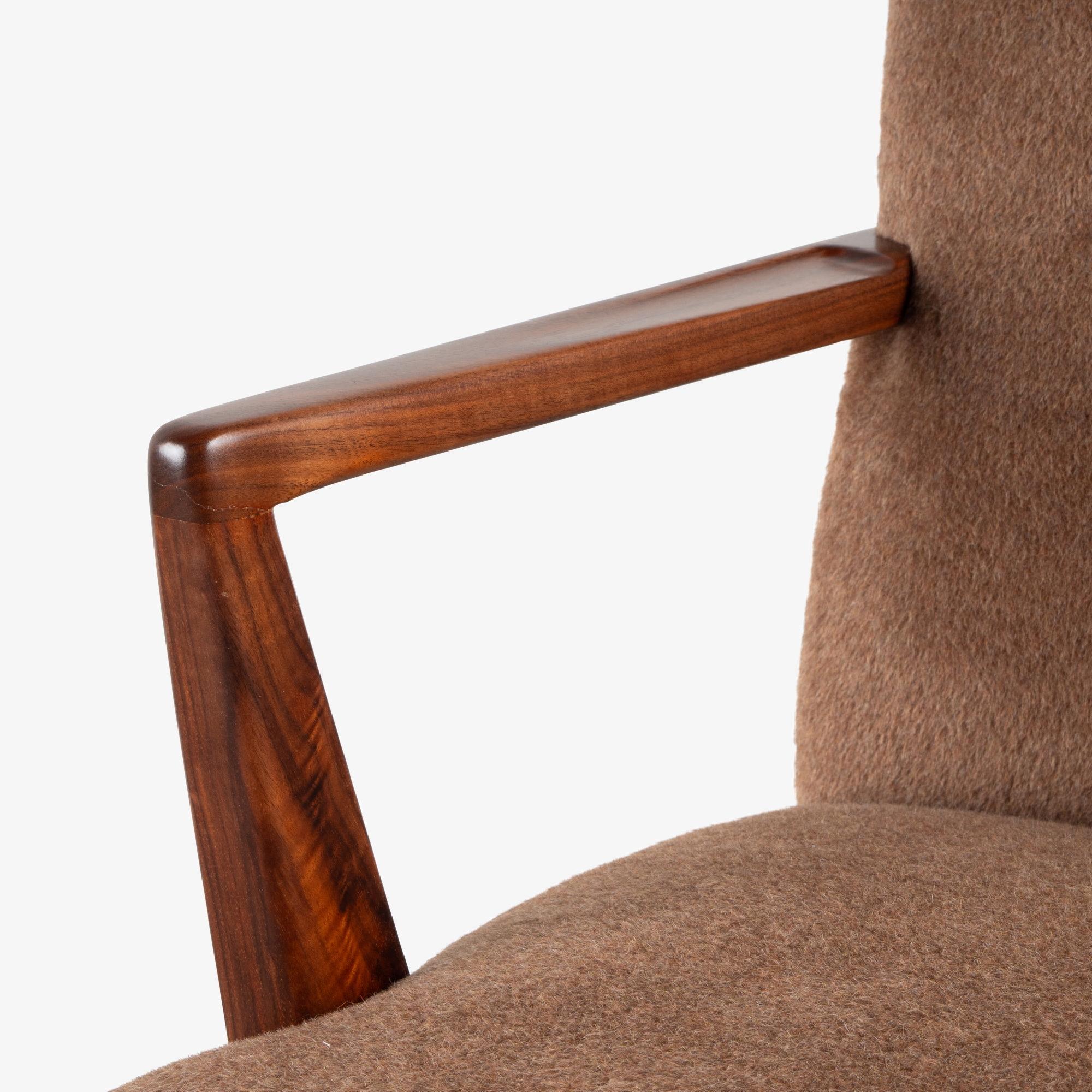 Chaise d'appoint Jens Risom modèle 108 en alpaga brun cannelle avec structure en noyer en vente 2