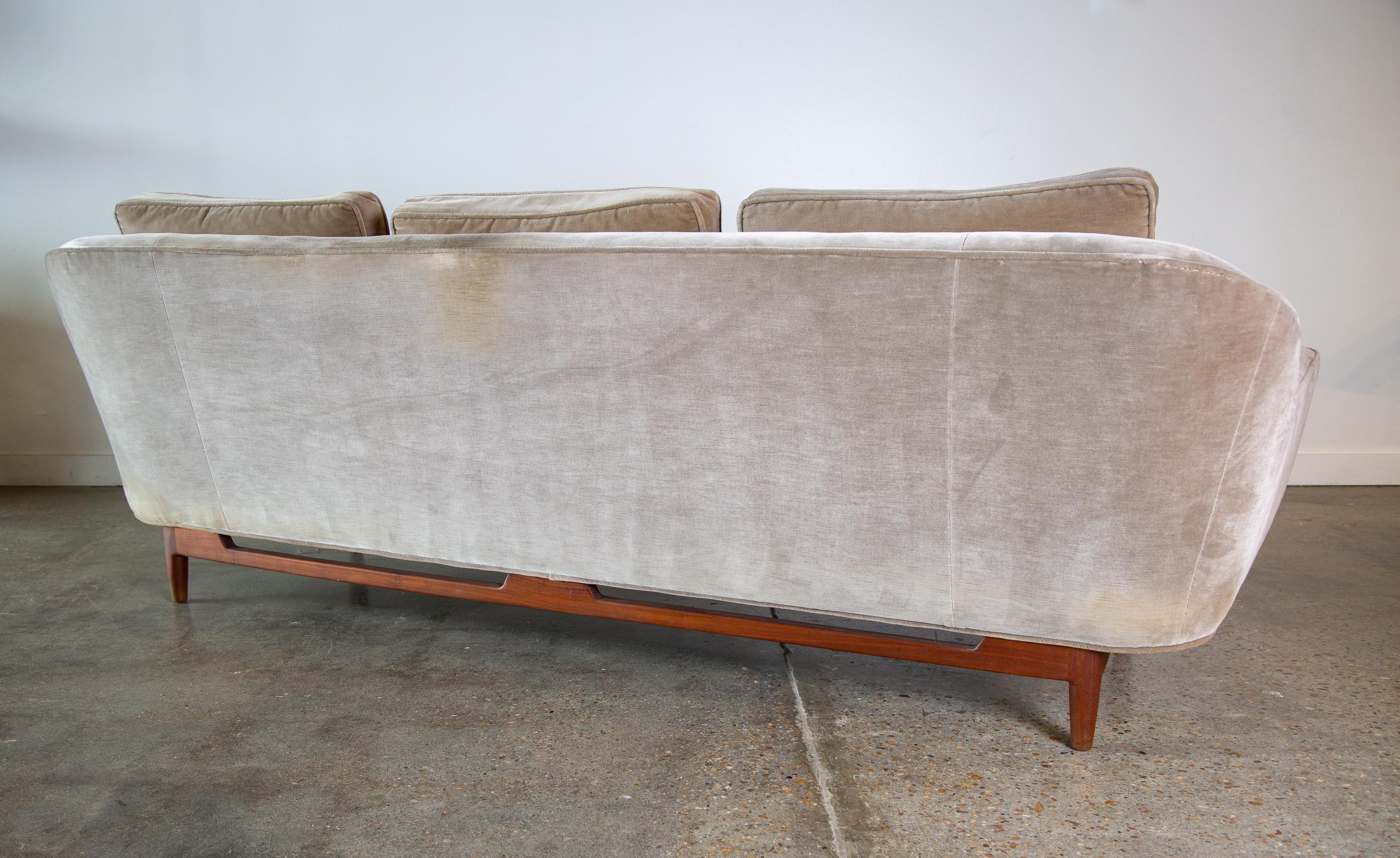 Mid-20th Century Jens Risom Model 2516 Sculptural Sofa Gray Velvet and walnut base For Sale
