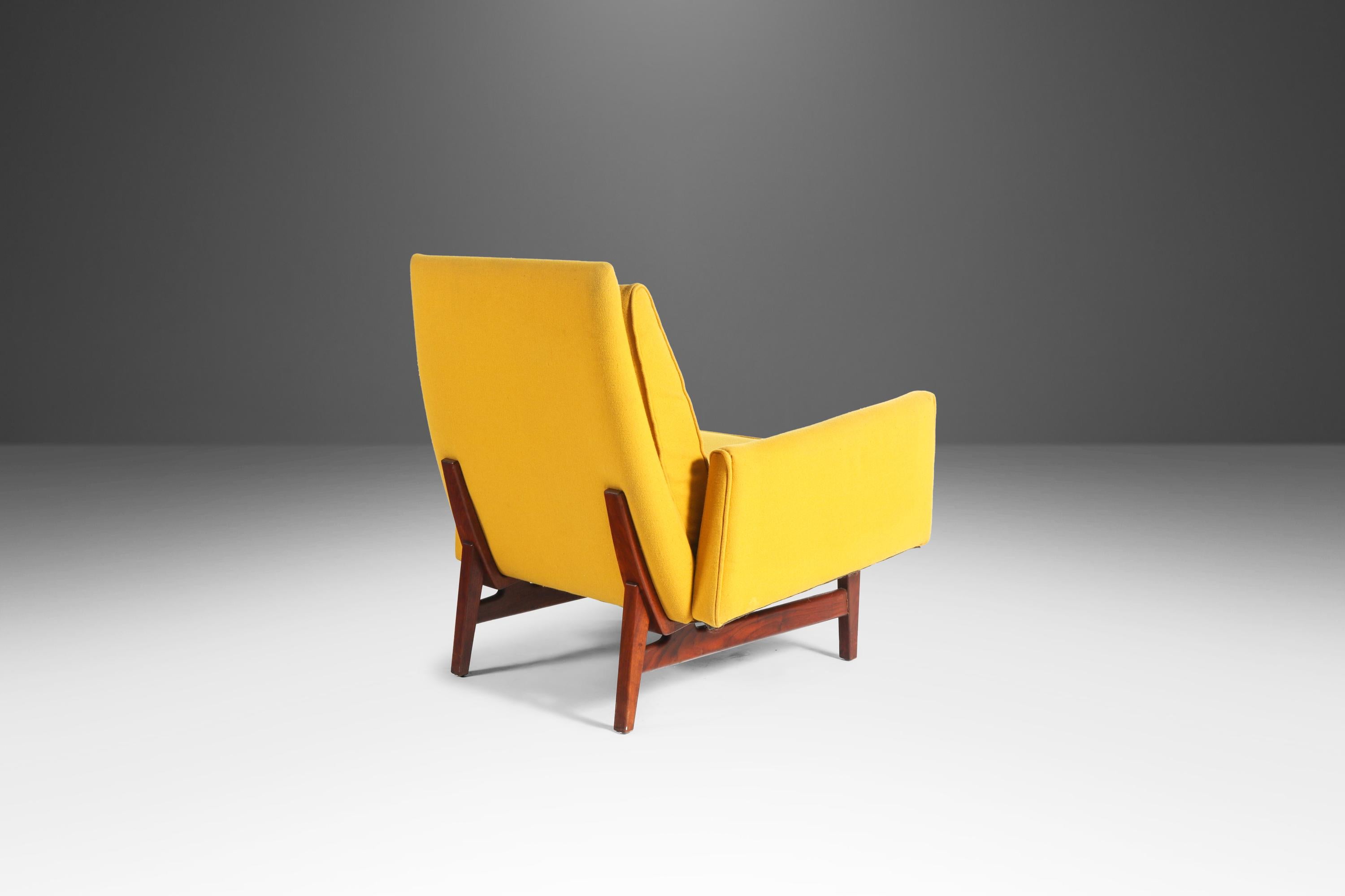 American Jens Risom Model No. 2118 Walnut Lounge Chair in Original Upholstery, c. 1960's For Sale