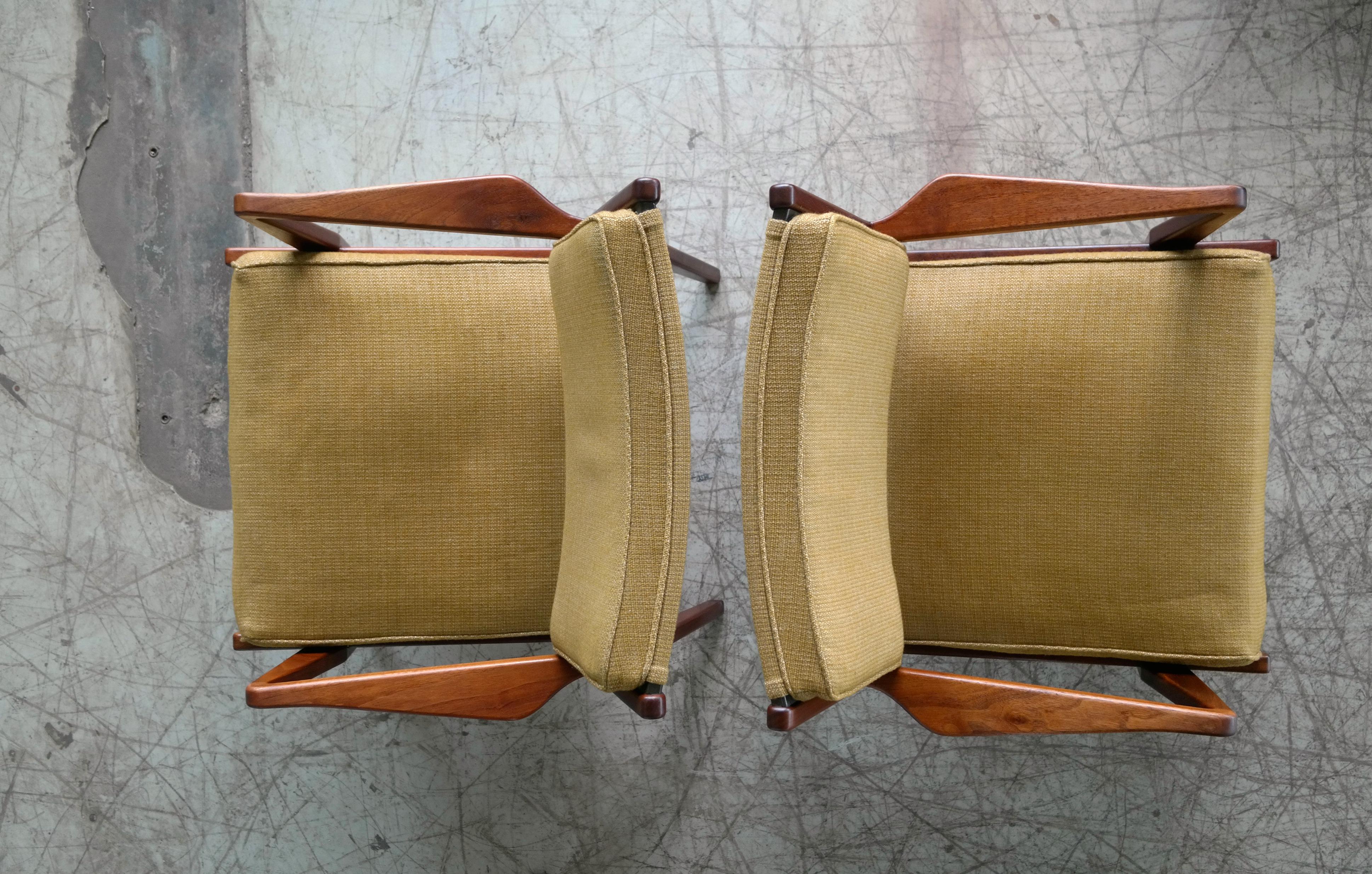 Wool Jens Risom Pair of Midcentury Walnut Lounge Chairs