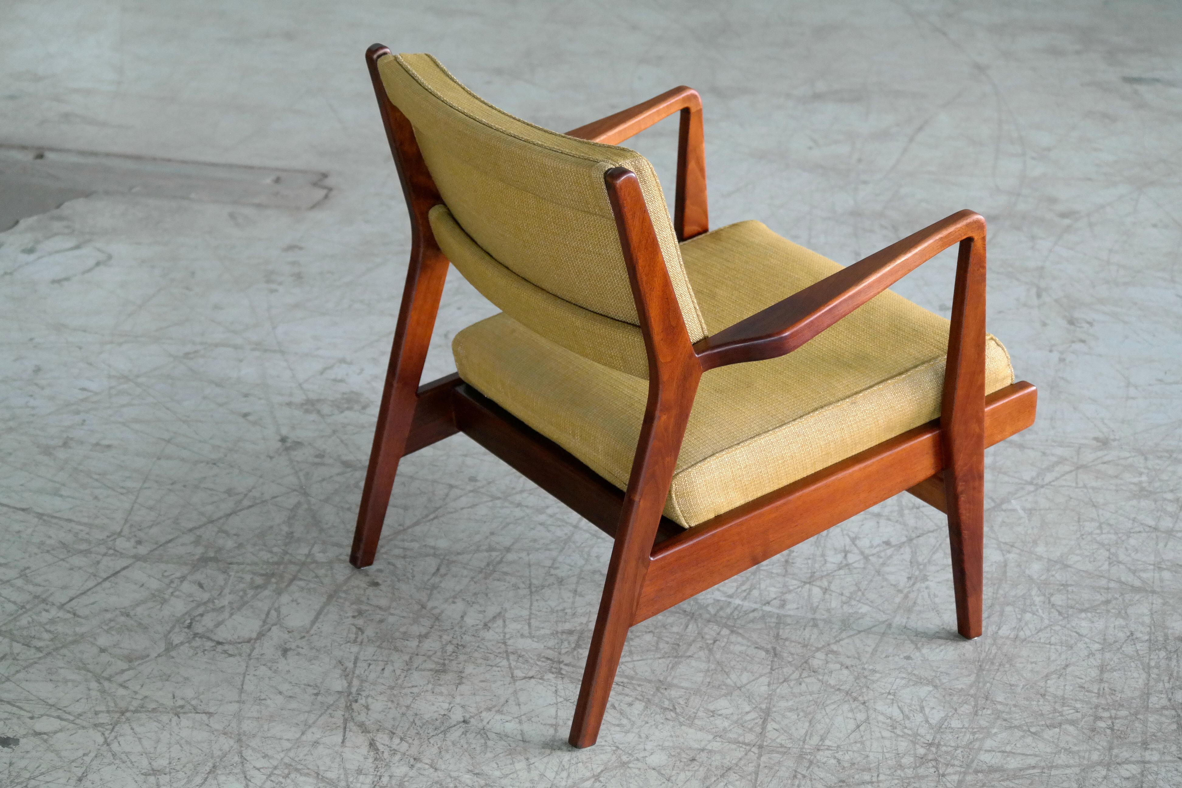 Mid-Century Modern Jens Risom Pair of Midcentury Walnut Lounge Chairs