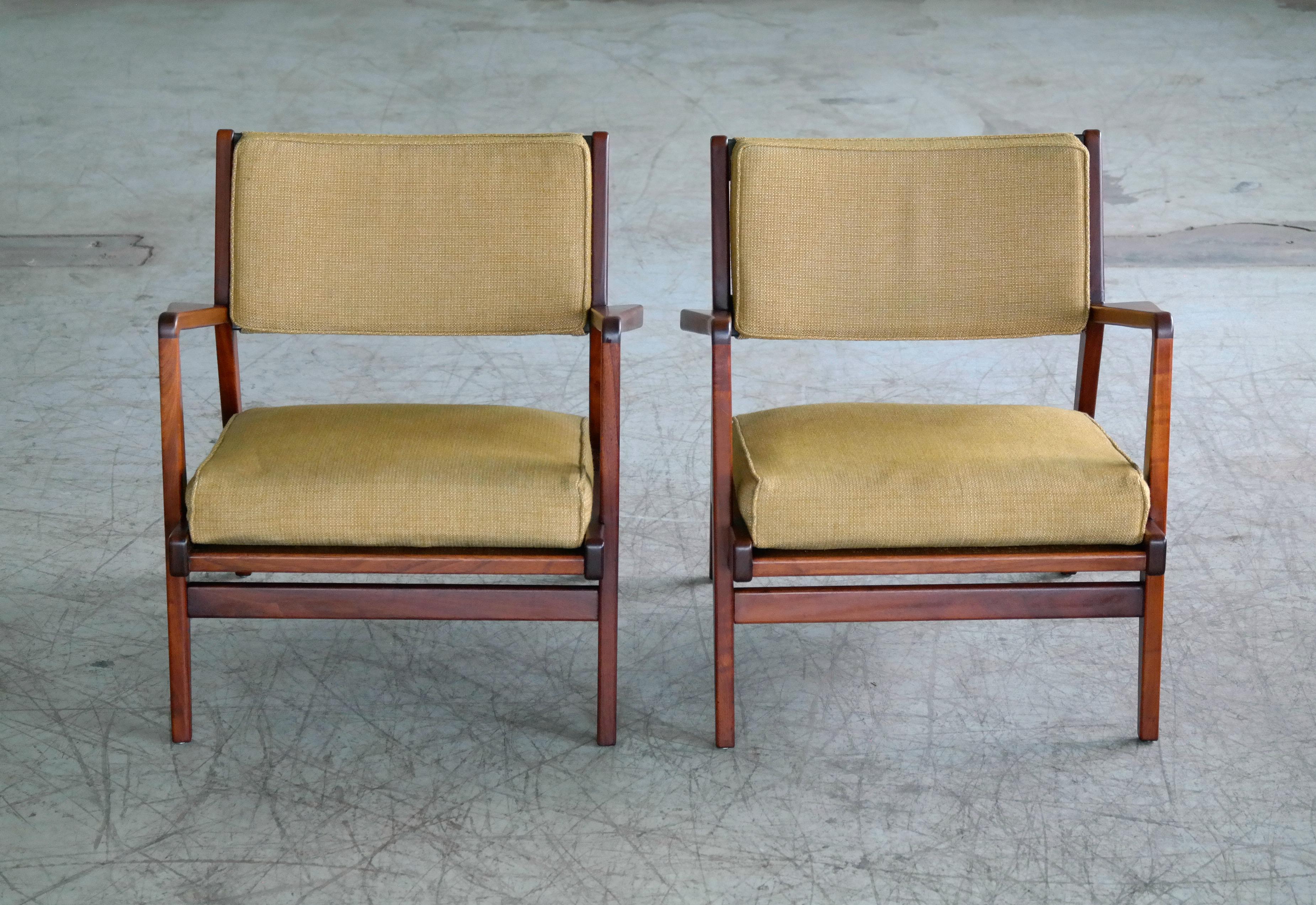 Mid-20th Century Jens Risom Pair of Midcentury Walnut Lounge Chairs