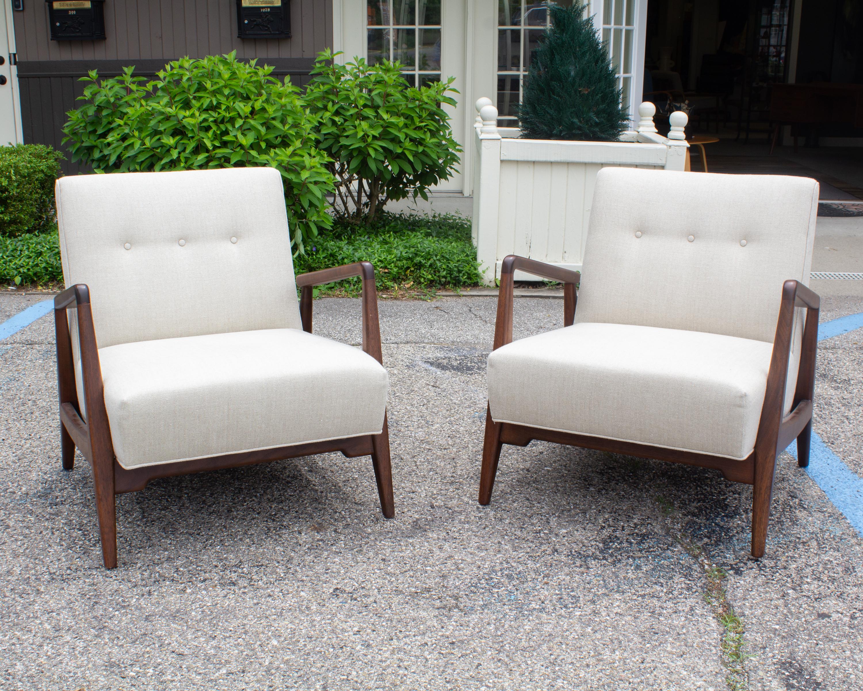 Modern Jens Risom Pair of Walnut Lounge Chairs For Sale