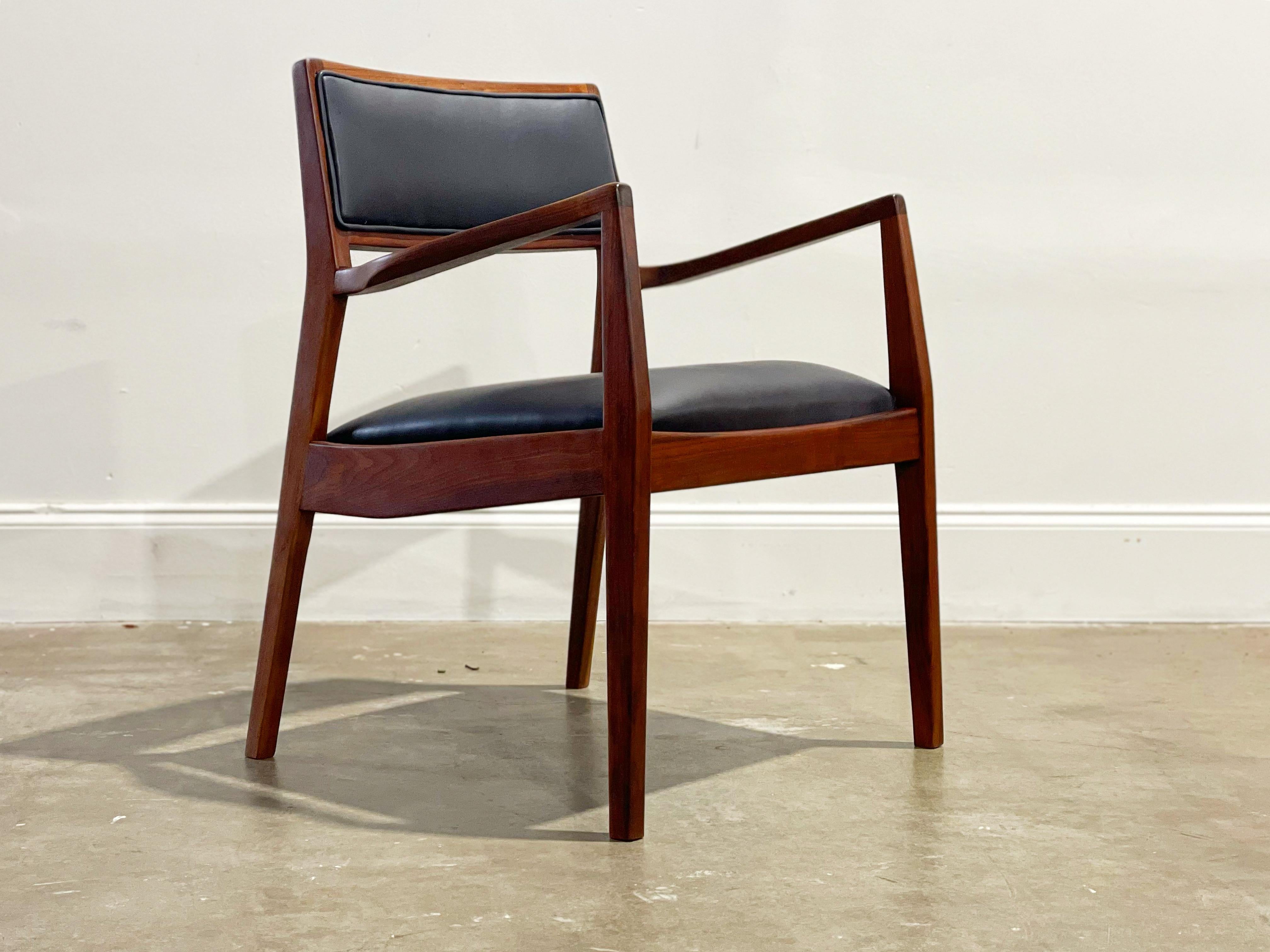 Jens Risom Playboy Chair in Leather + Walnut, Model C140 Occasional Armchair 5