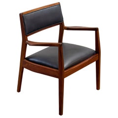 Silla Playboy Jens Risom de piel y nogal, modelo C140 Sillón auxiliar