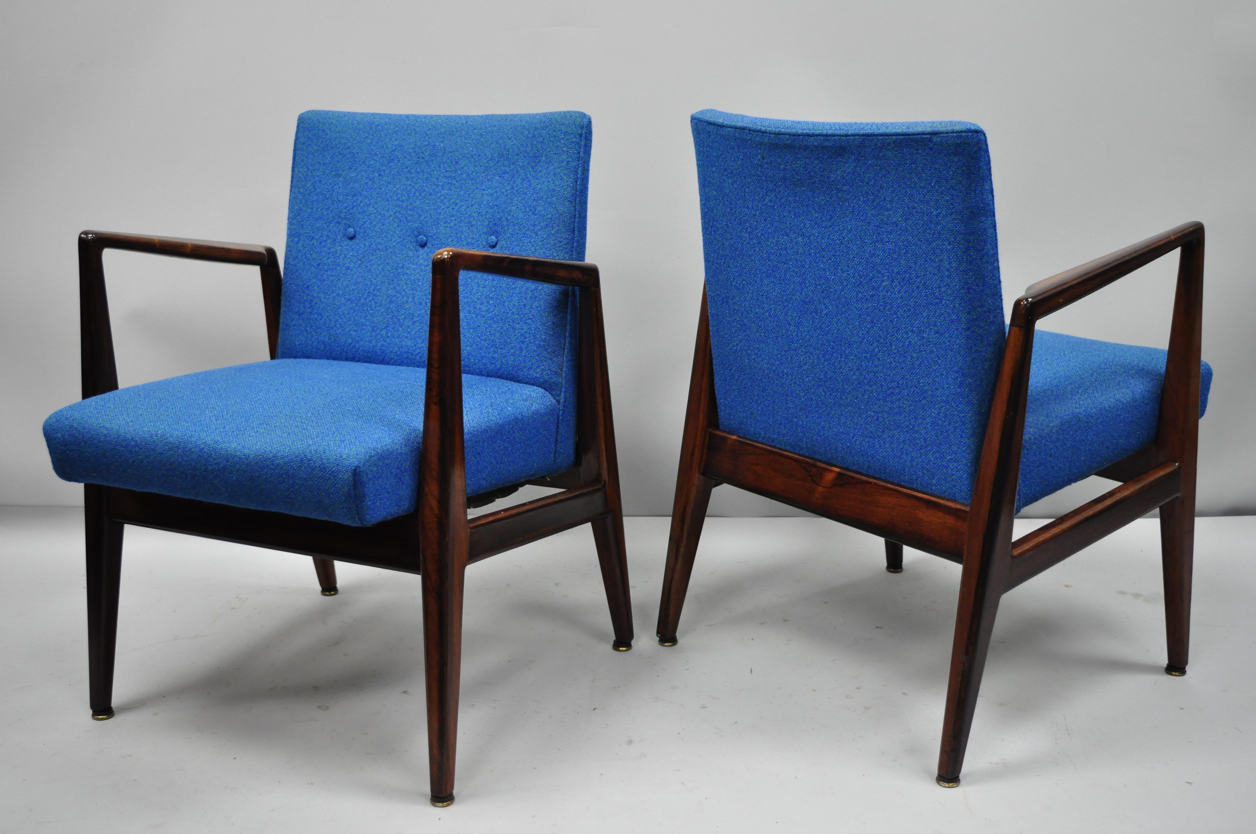 Jens Risom Rosewood Mid-Century Modern Blue Fabric Lounge Chairs Armchairs, Pair For Sale 7
