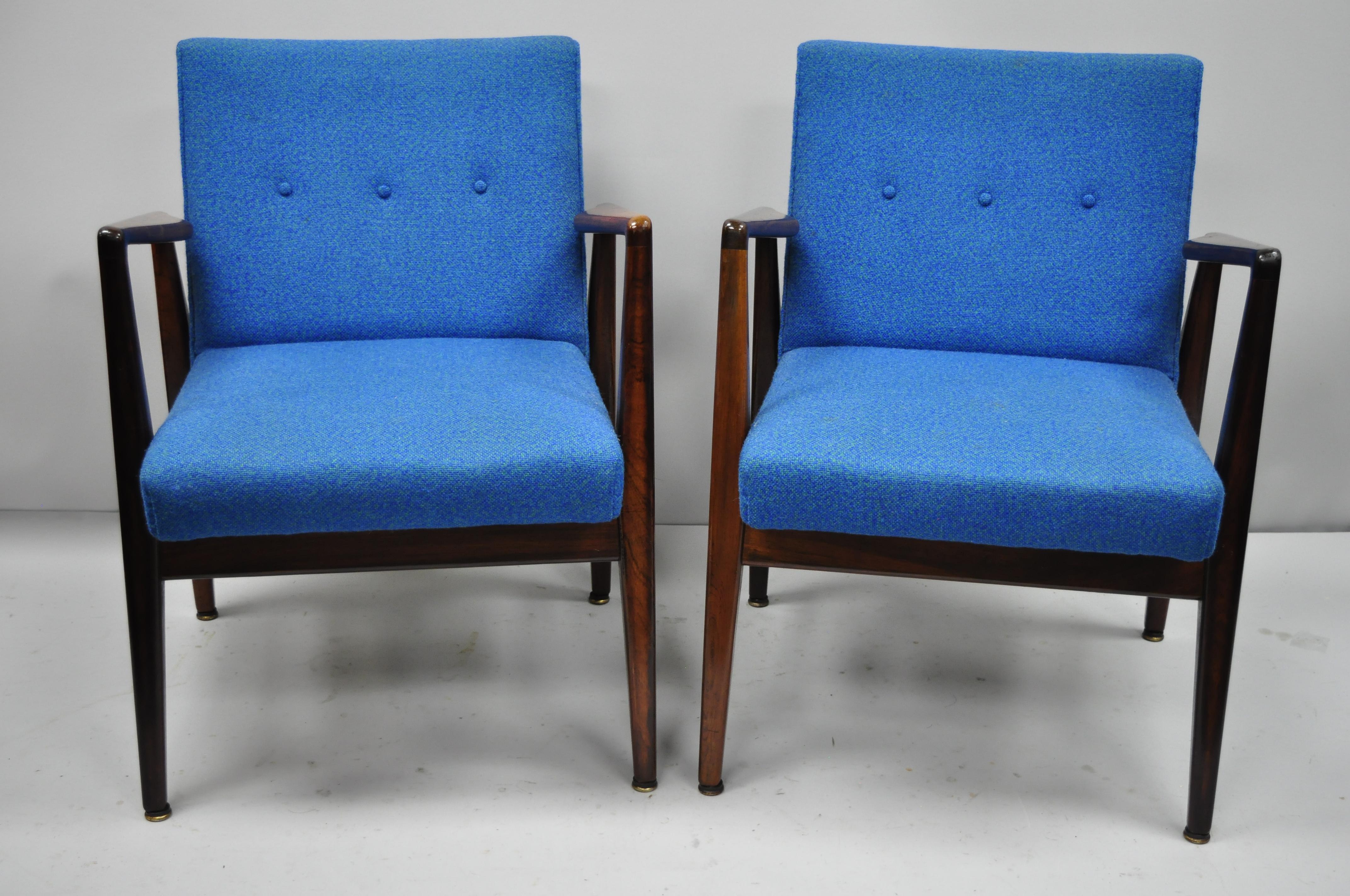 American Jens Risom Rosewood Mid-Century Modern Blue Fabric Lounge Chairs Armchairs, Pair For Sale