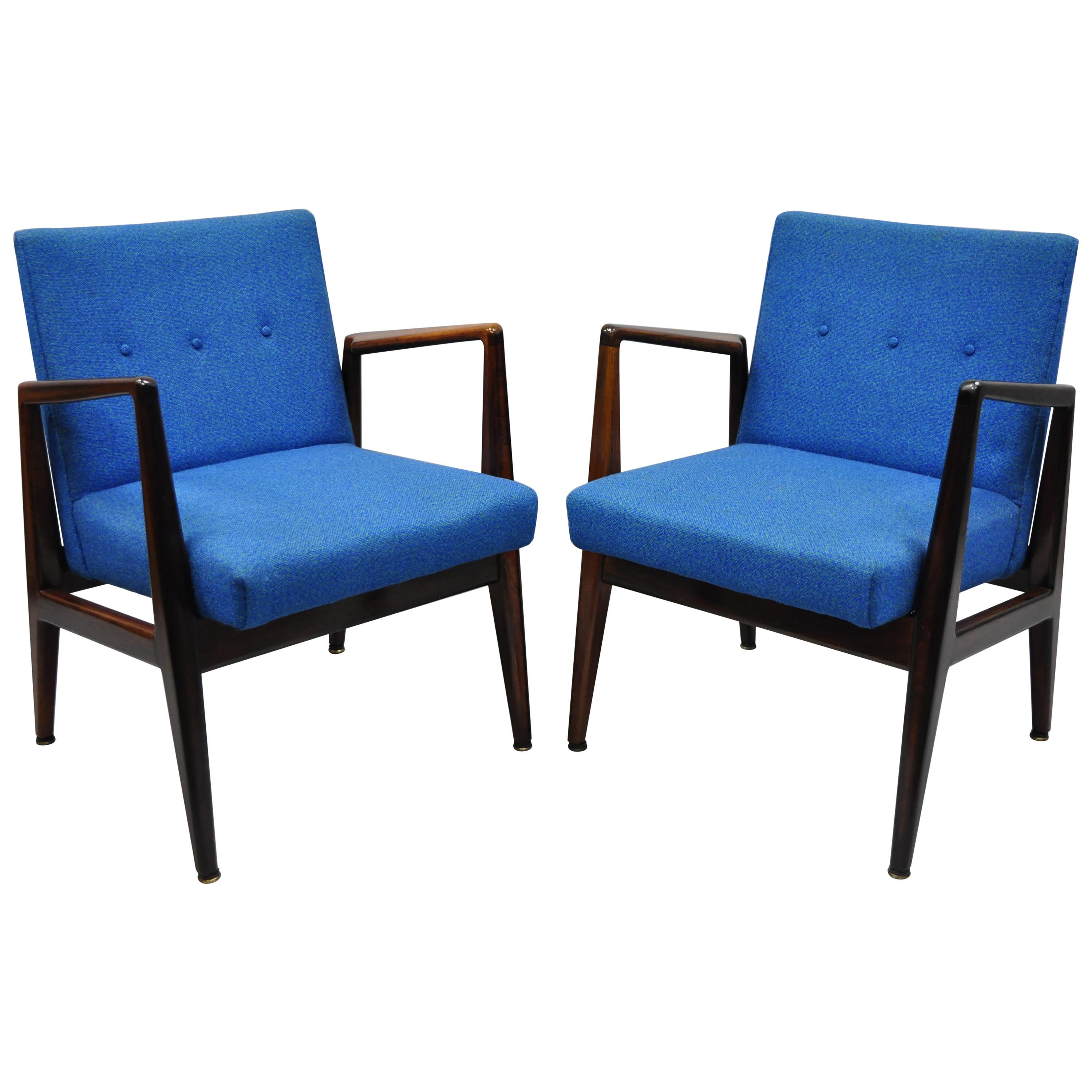 Jens Risom Rosewood Mid-Century Modern Blue Fabric Lounge Chairs Armchairs, Pair For Sale