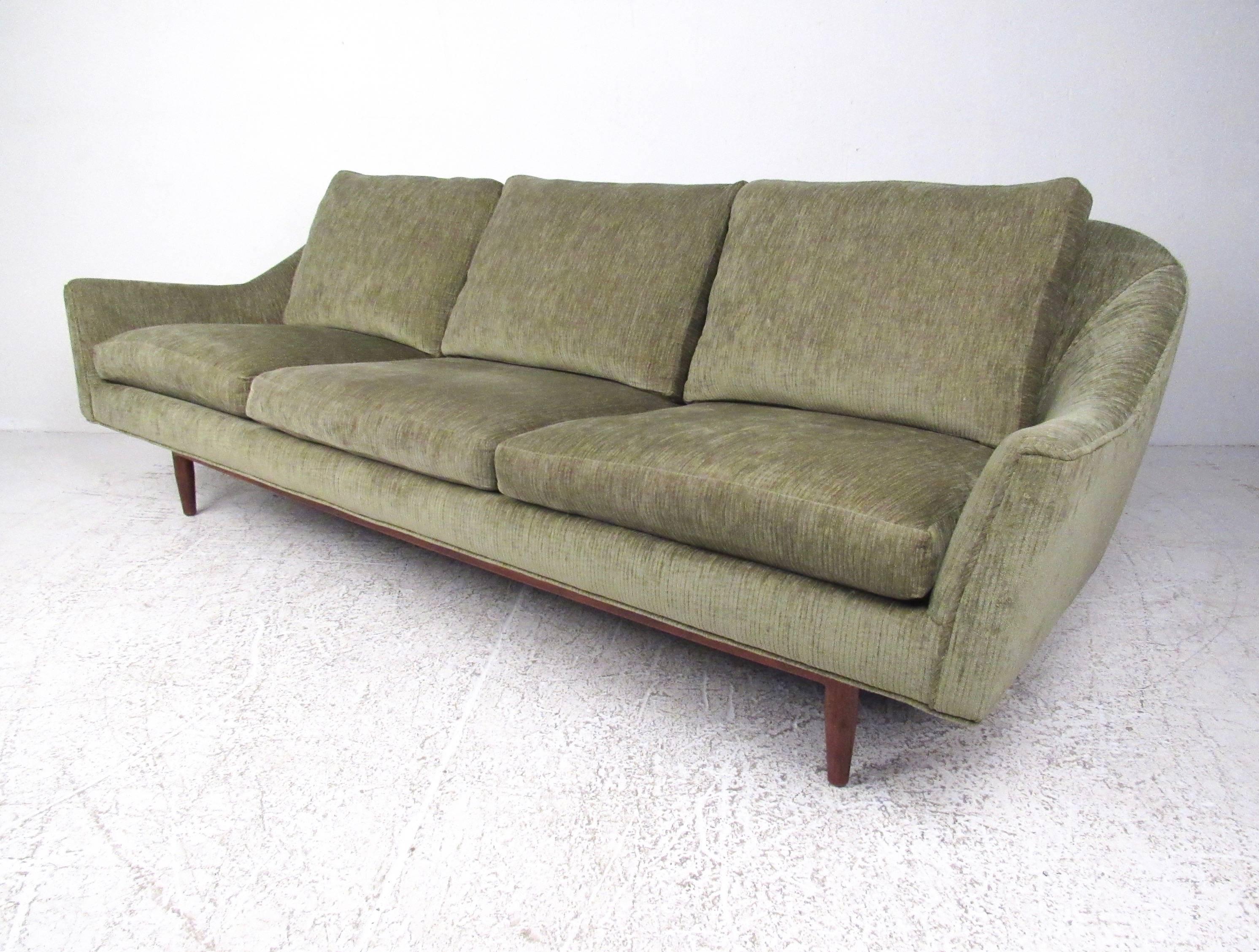 Jens Risom Sofa In Good Condition In Brooklyn, NY