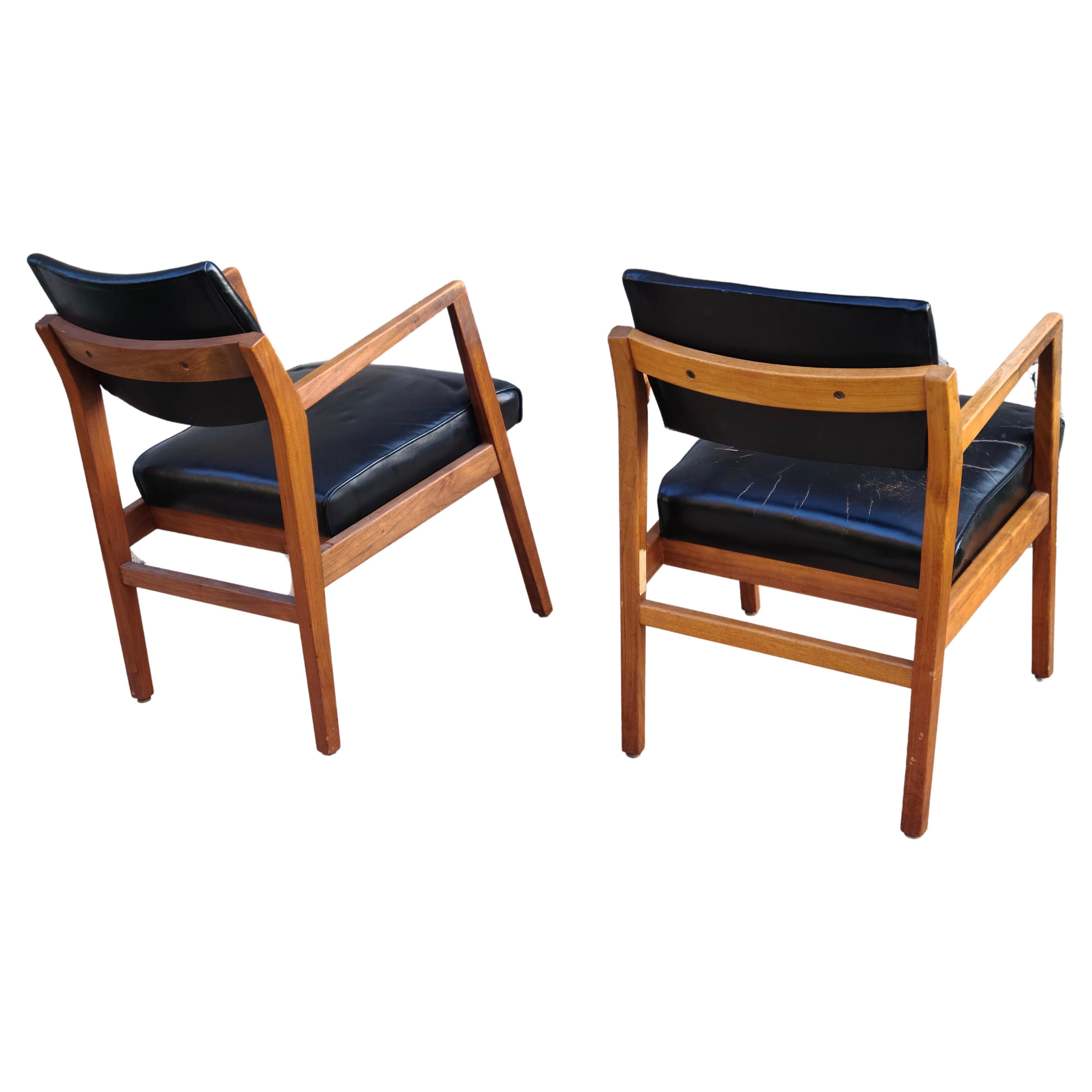 Jens Risom Set of 2 Captains Arm Chairs Walnut Leather For Sale 1