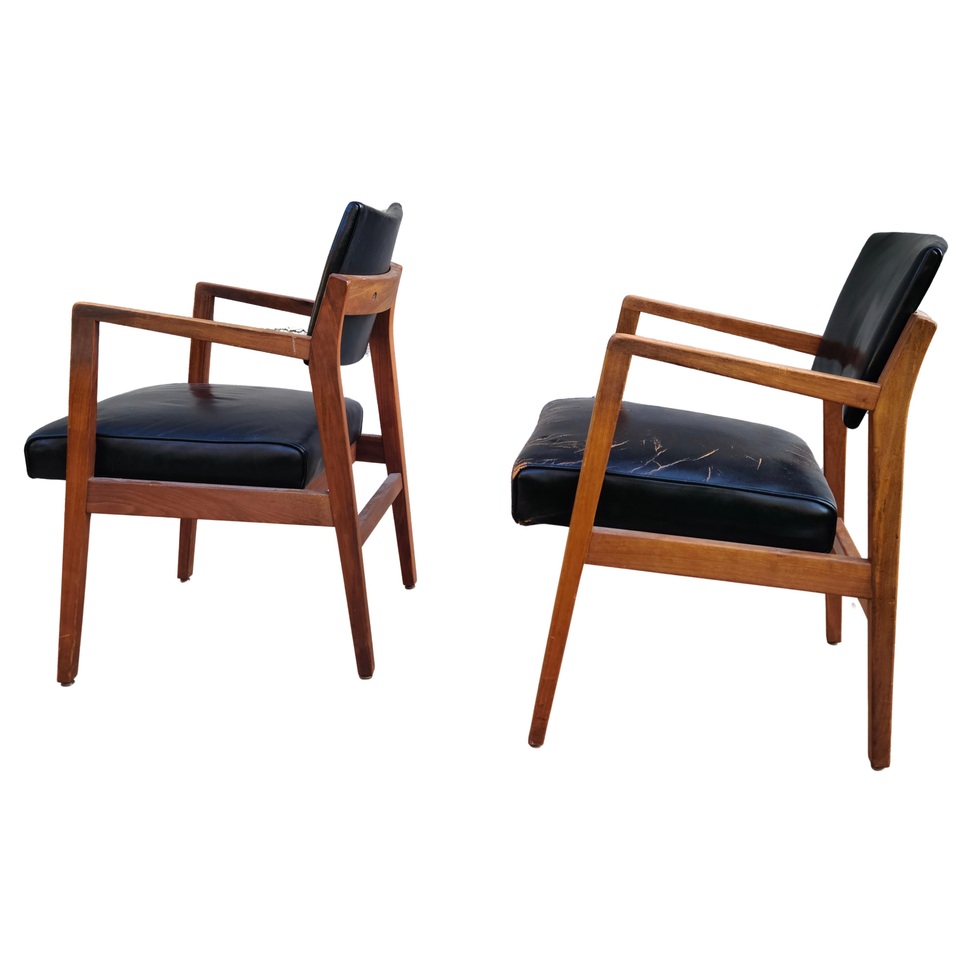 Jens Risom Set of 2 Captains Arm Chairs Walnut Leather For Sale 2