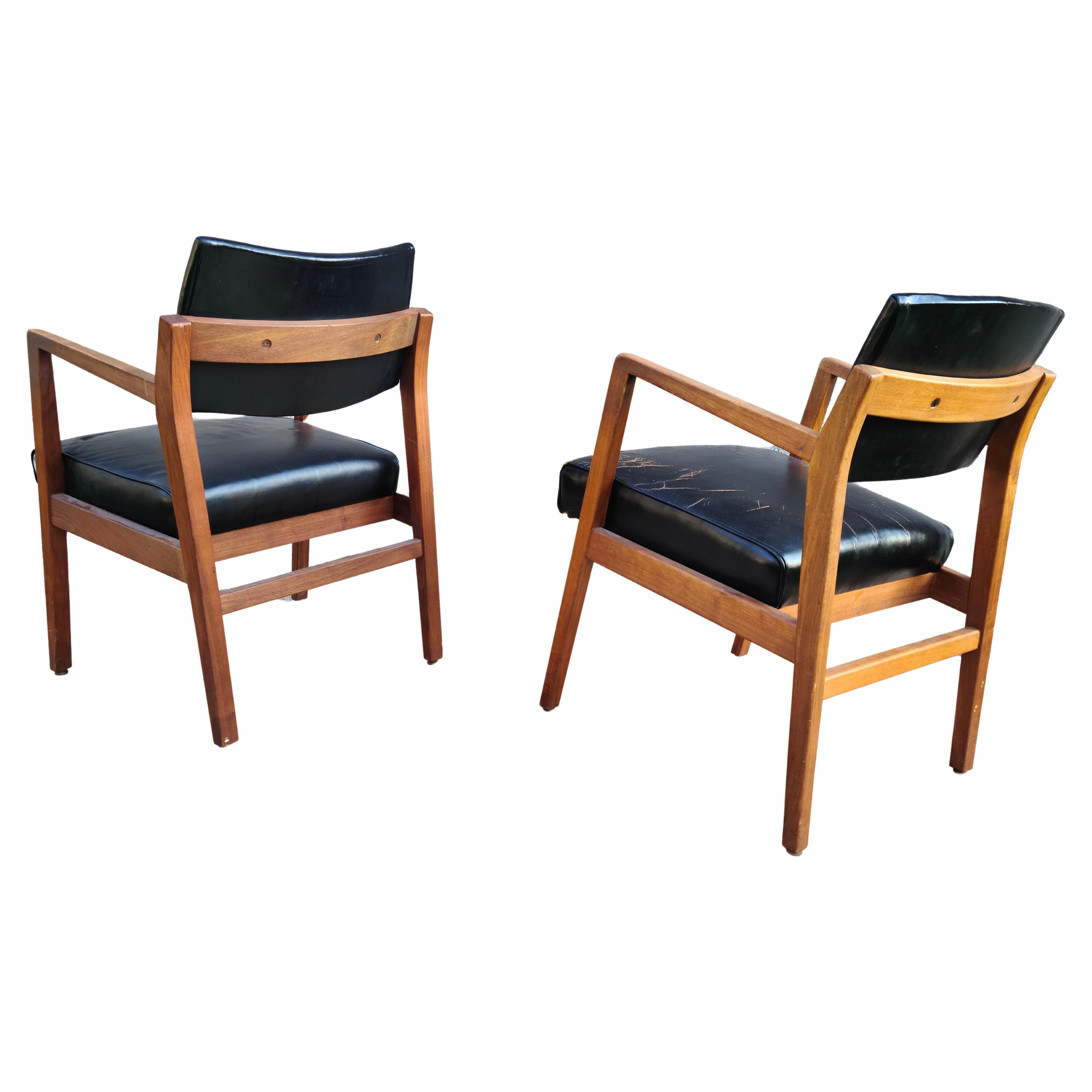Jens Risom Set of 2 Captains Arm Chairs Walnut Leather For Sale 3