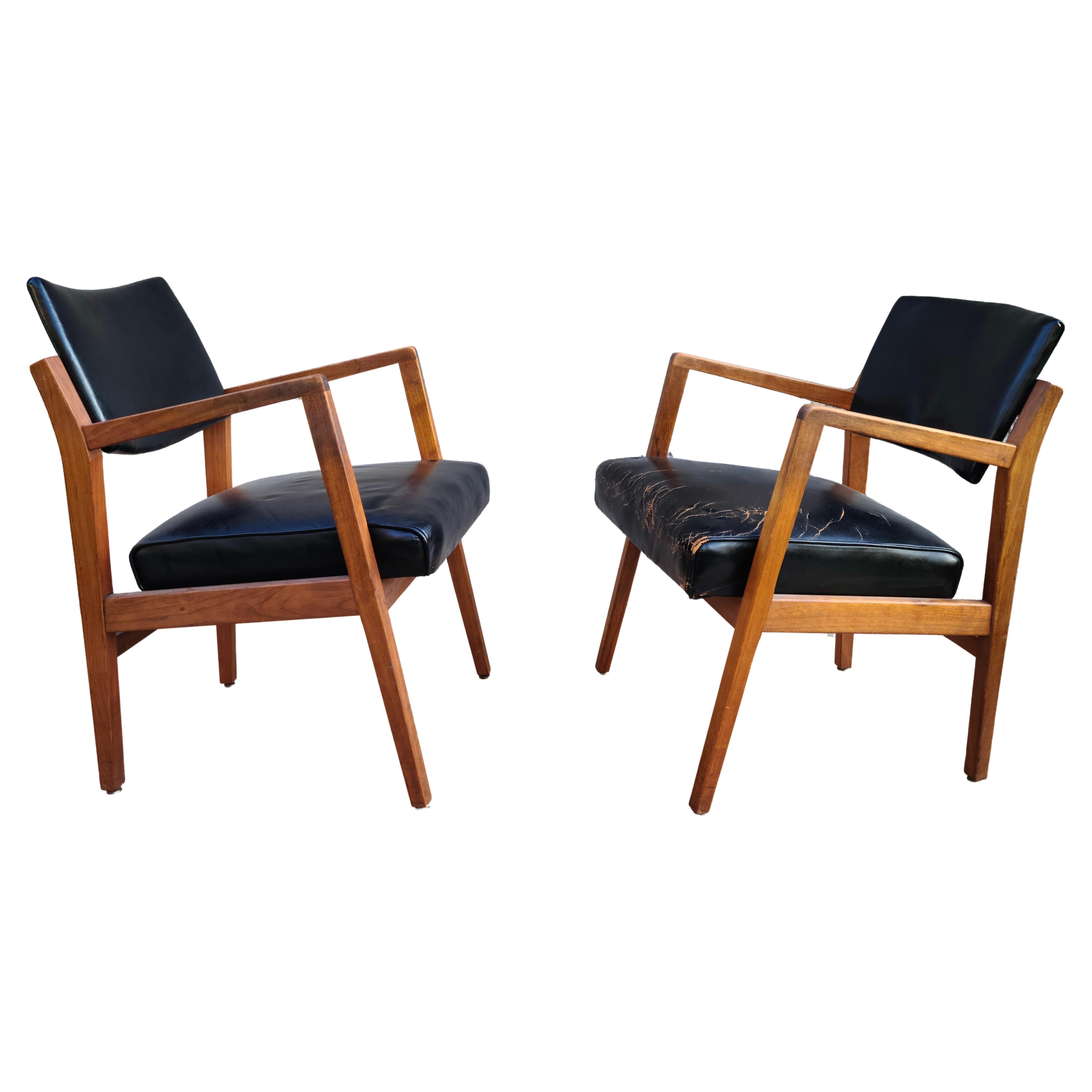 Jens Risom Set of 2 Captains Arm Chairs Walnut Leather For Sale 5