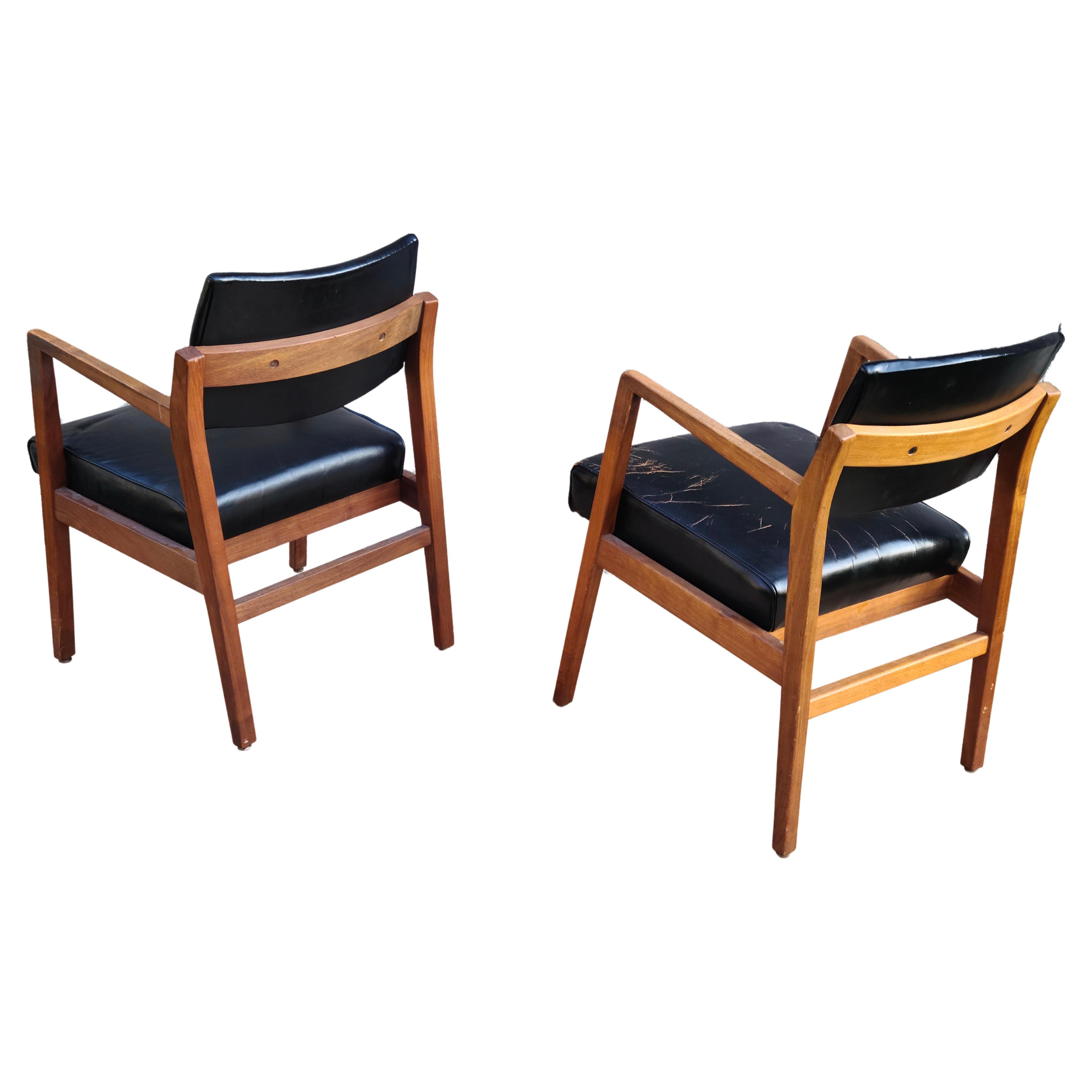 Jens Risom Set of 2 Captains Arm Chairs Walnut Leather For Sale