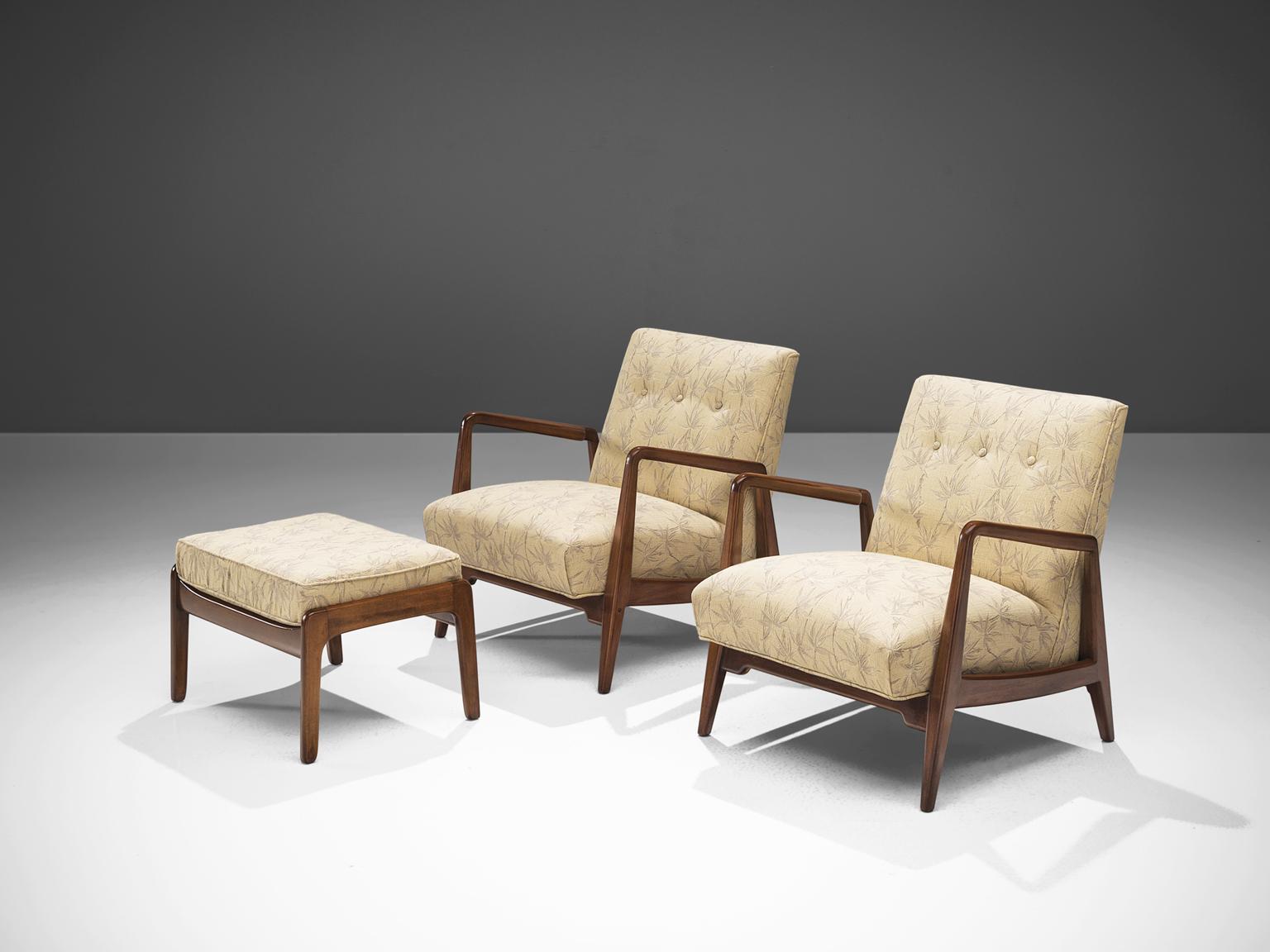 Jens Risom set of two lounge chairs with ottoman, in American walnut and bamboo fabric, United States 1960s. 

This set of two lounge chairs with ottoman in walnut presents an open-arm frame. This lounge chair and ottoman have a walnut frame and