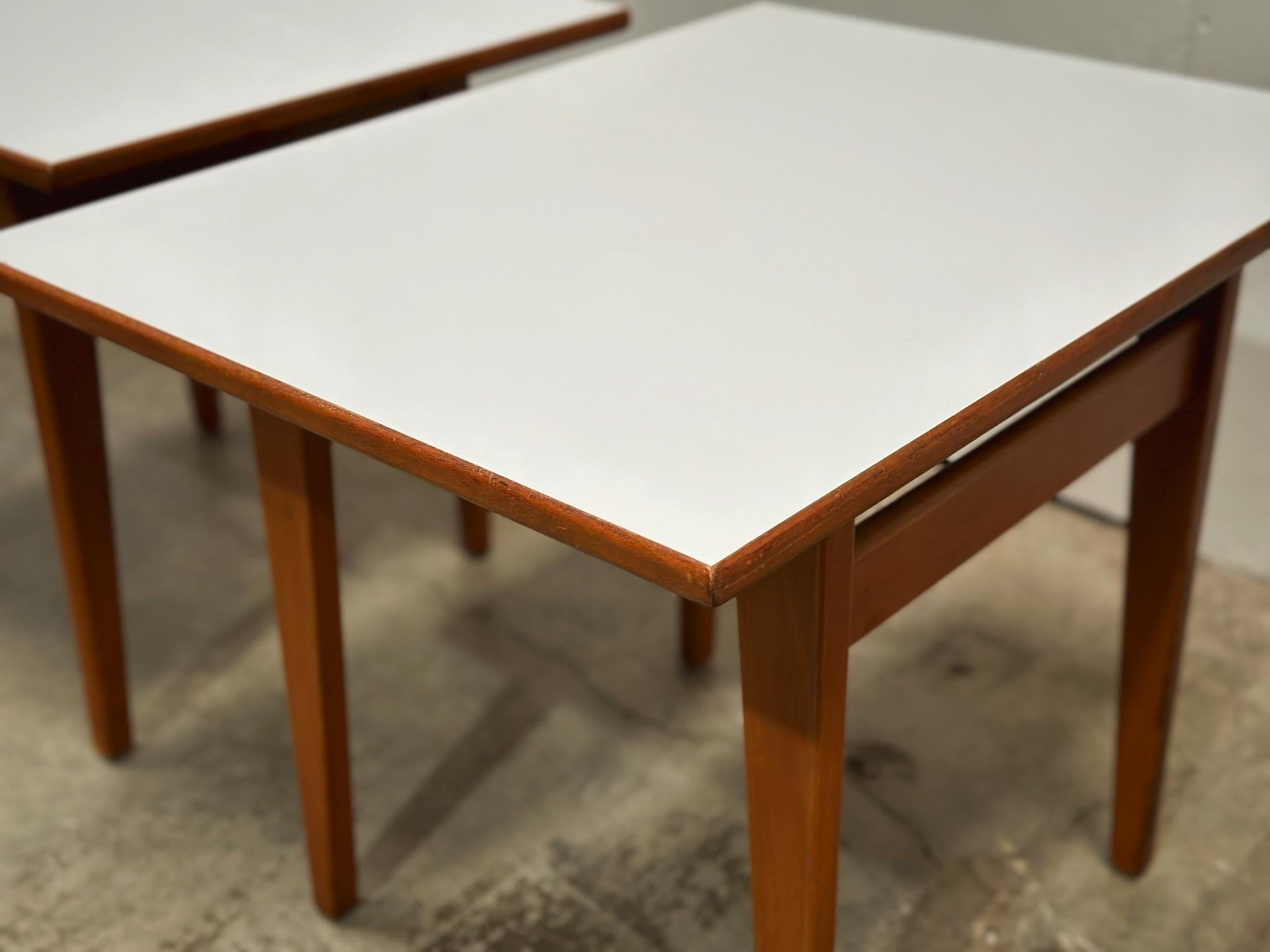Jens Risom Side Tables - Midcentury Modern - Pair Walnut Formica Floating Top  In Good Condition For Sale In Decatur, GA