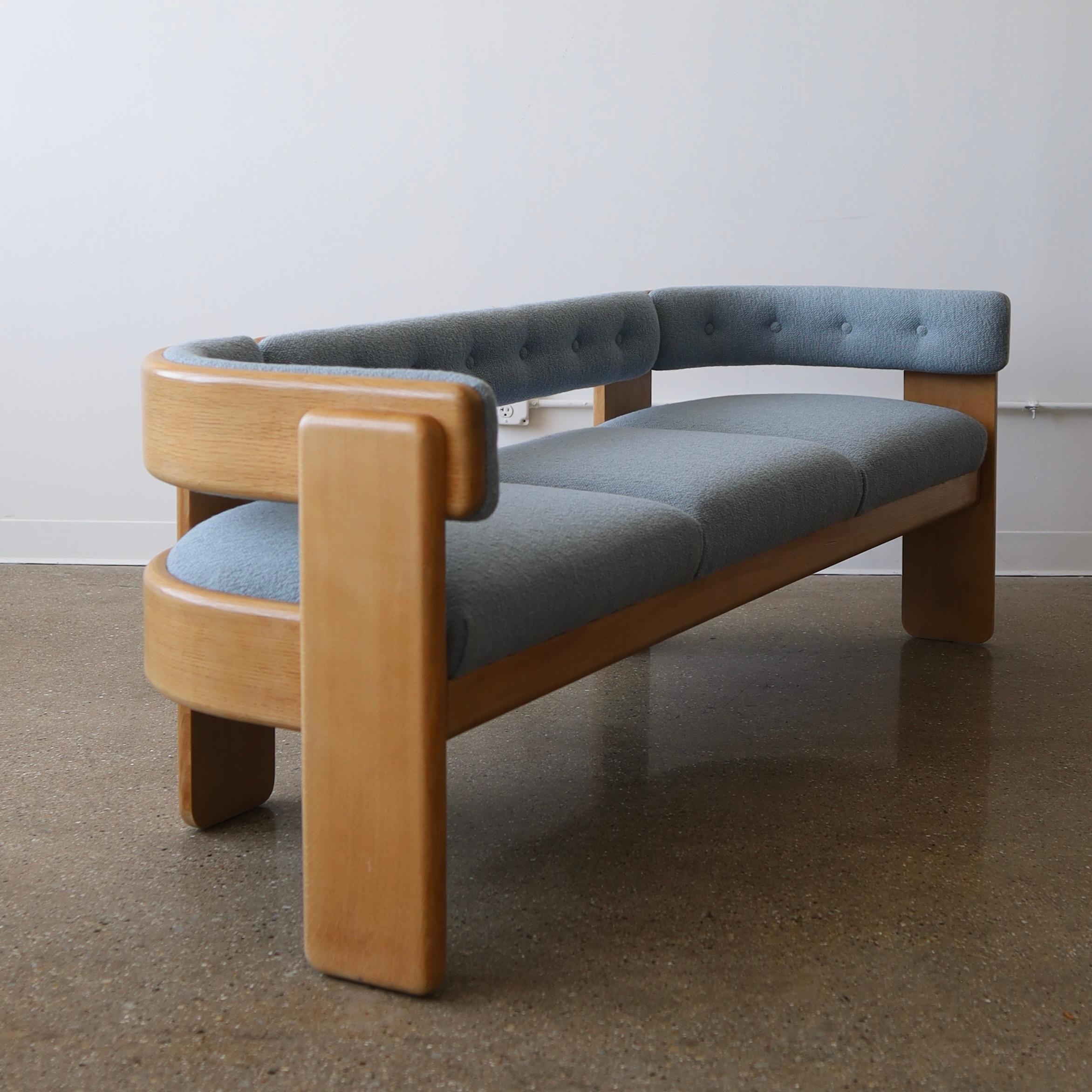 Tessuto Jens Risom Sofa for Marble c. 1970s in vendita