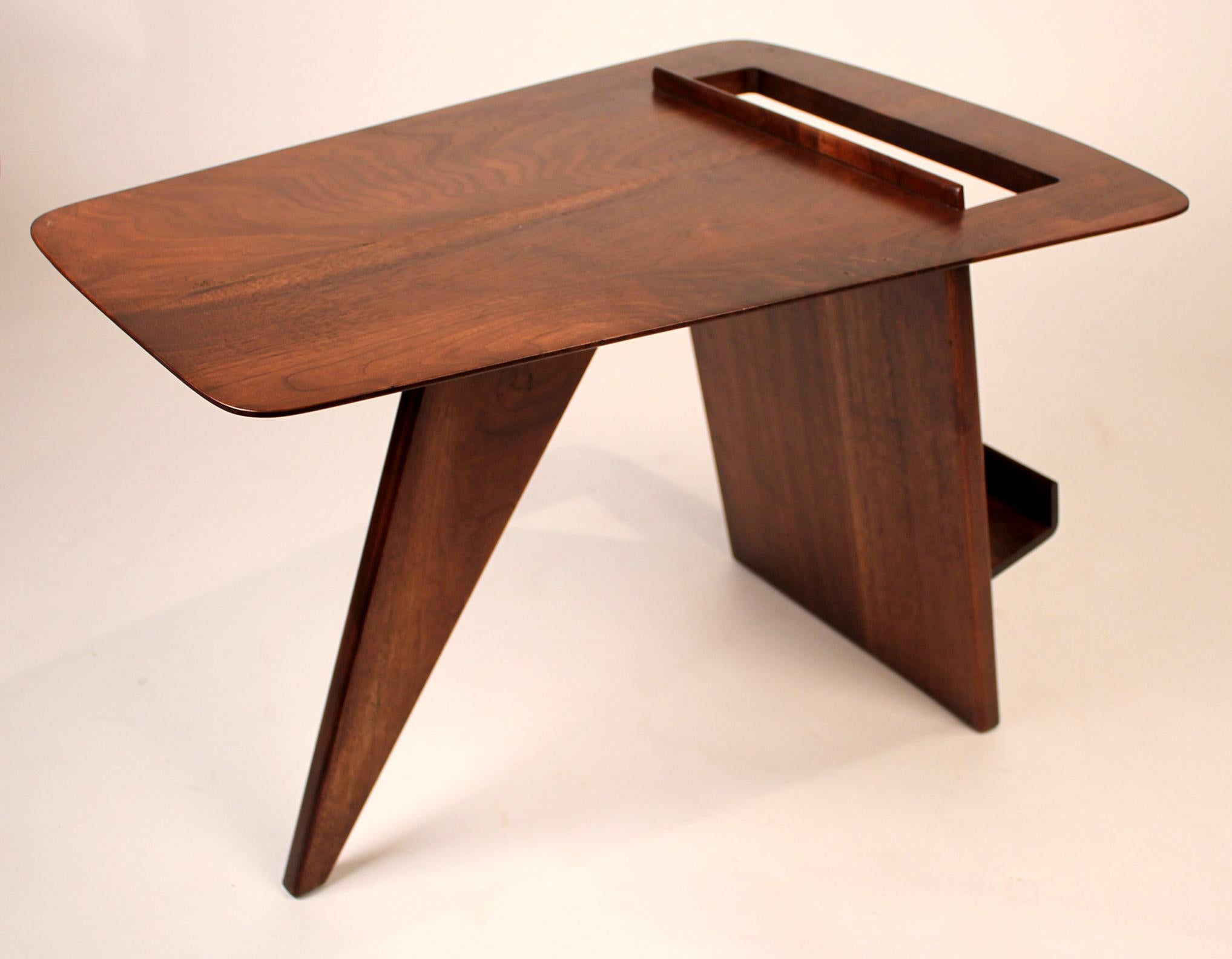 Jens Risom Solid Walnut 1950s Magazine Side Table In Excellent Condition In Dallas, TX