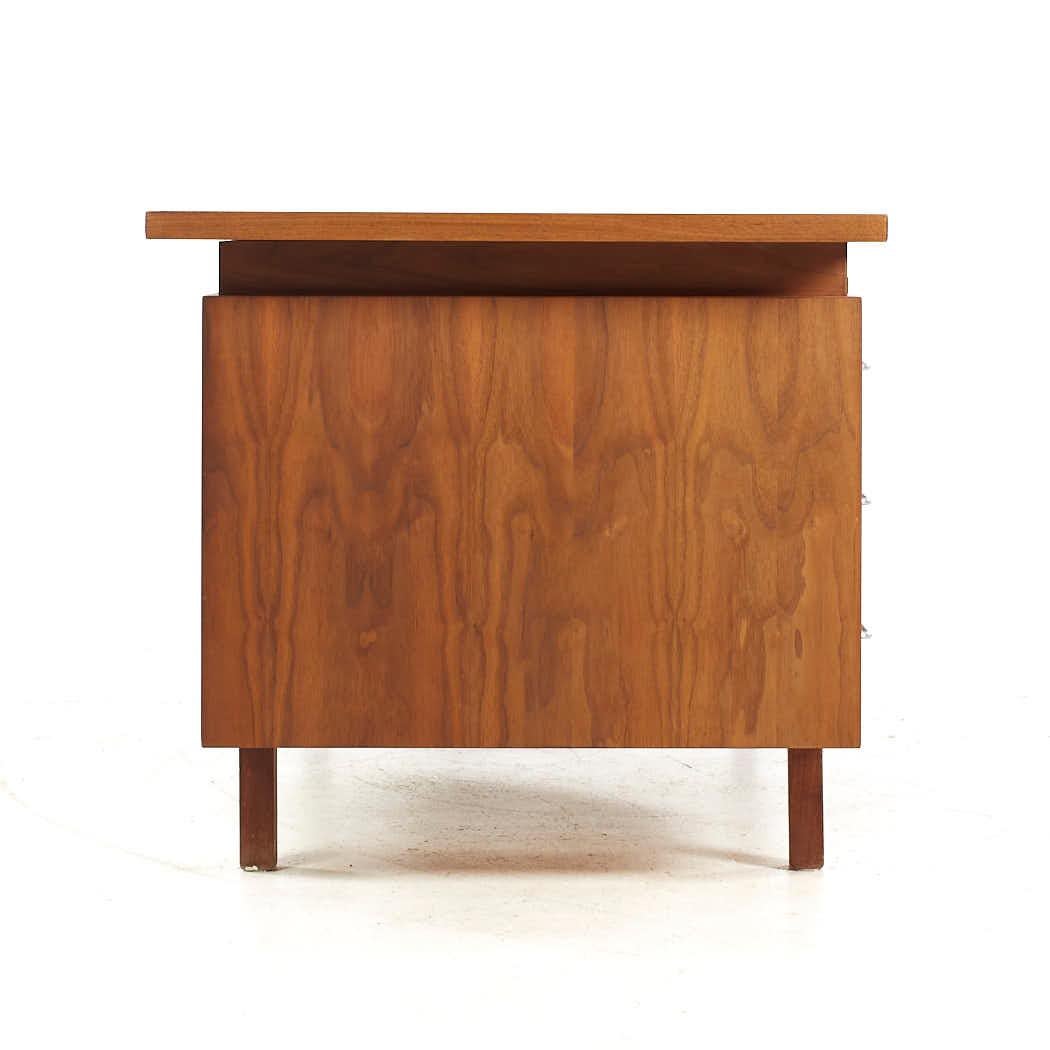 Jens Risom Style BL Marble Mid Century Walnut Executive Desk In Good Condition For Sale In Countryside, IL