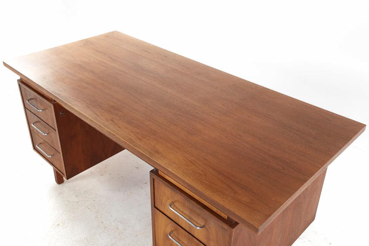 Late 20th Century Jens Risom Style BL Marble Mid Century Walnut Executive Desk For Sale