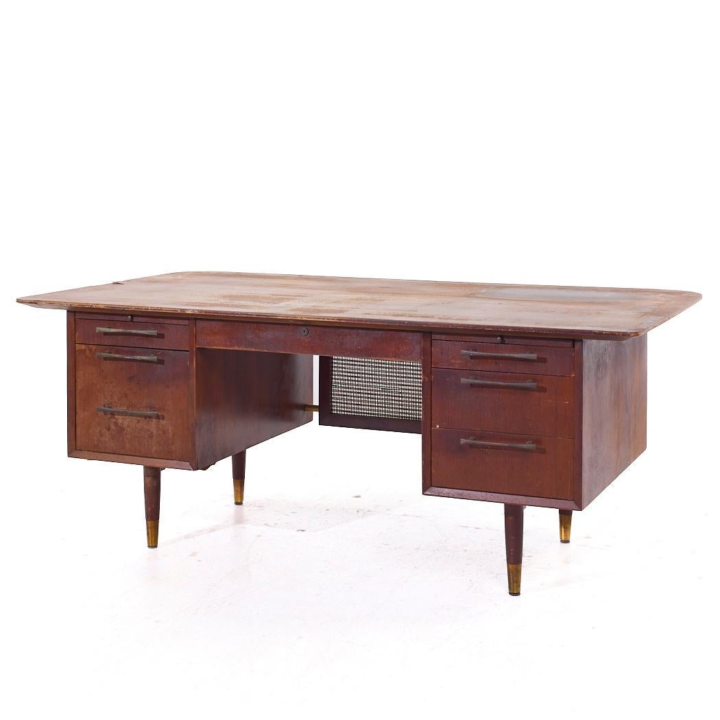 Mid-Century moderno Scrivania direzionale in legno di canna e noce di Jens Risom, stile Jackson, metà del secolo scorso in vendita