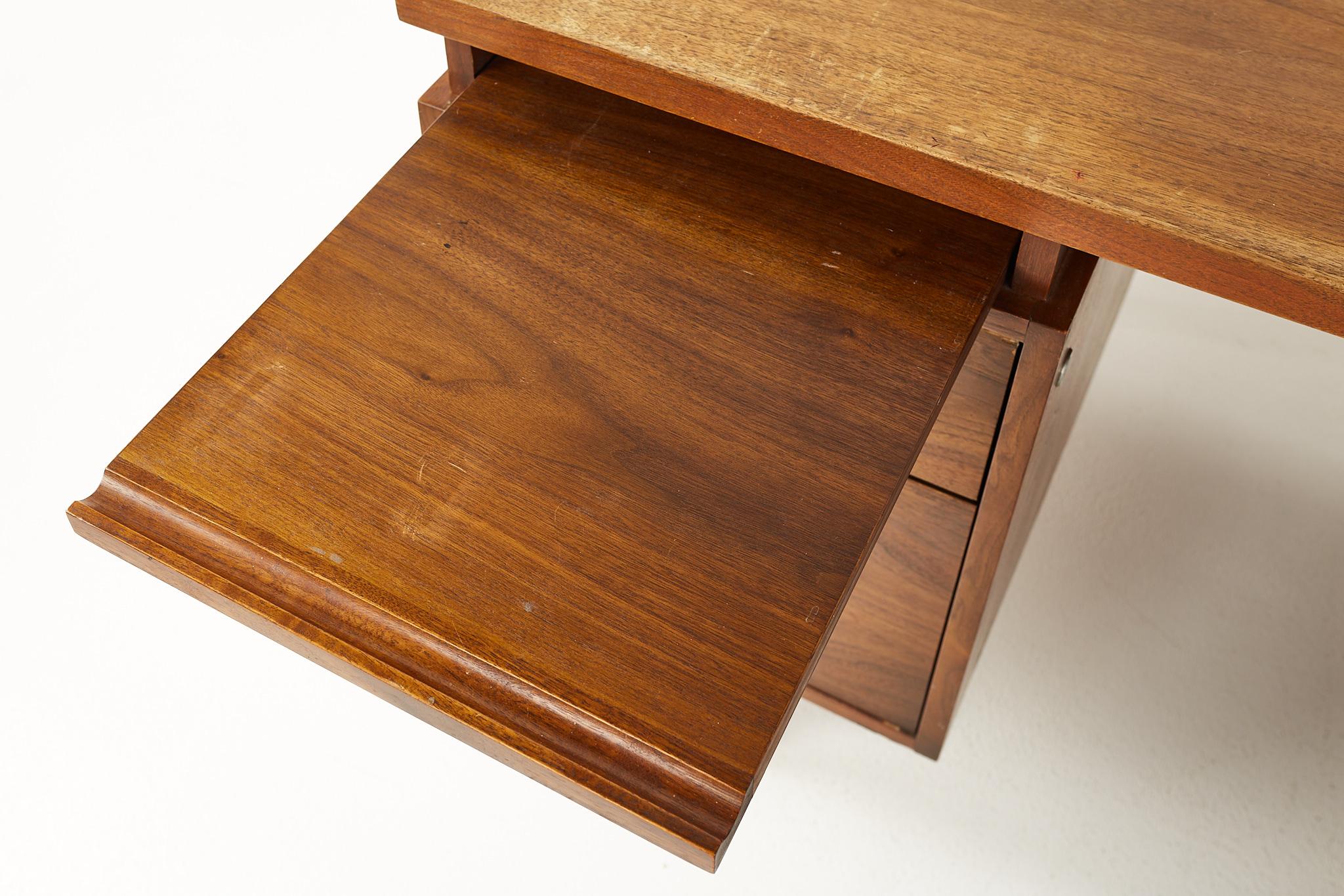 Jens Risom Style Mid Century B and L Marble Corner Walnut L Shaped Desk 6