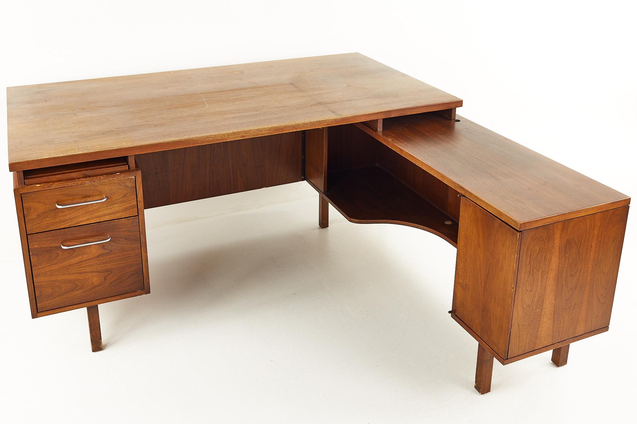 Jens Risom Style Mid Century B and L Marble Corner Walnut L Shaped Desk 9