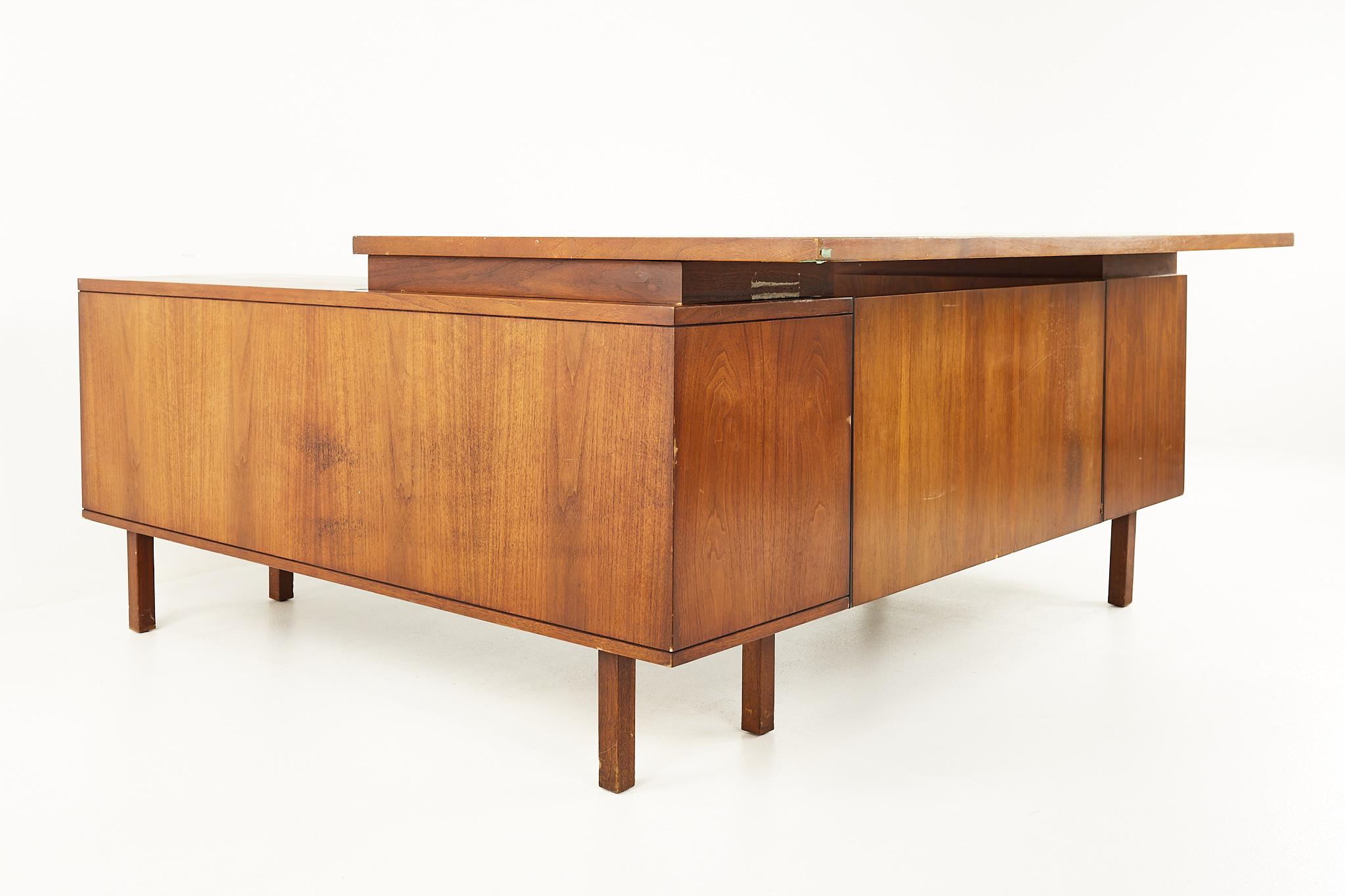 Jens Risom Style Mid Century B and L Marble Corner Walnut L Shaped Desk 11