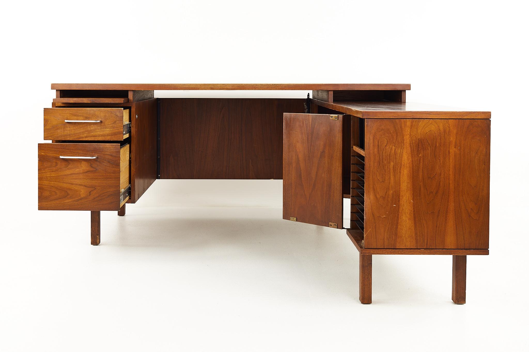 Mid-Century Modern Jens Risom Style Mid Century B and L Marble Corner Walnut L Shaped Desk