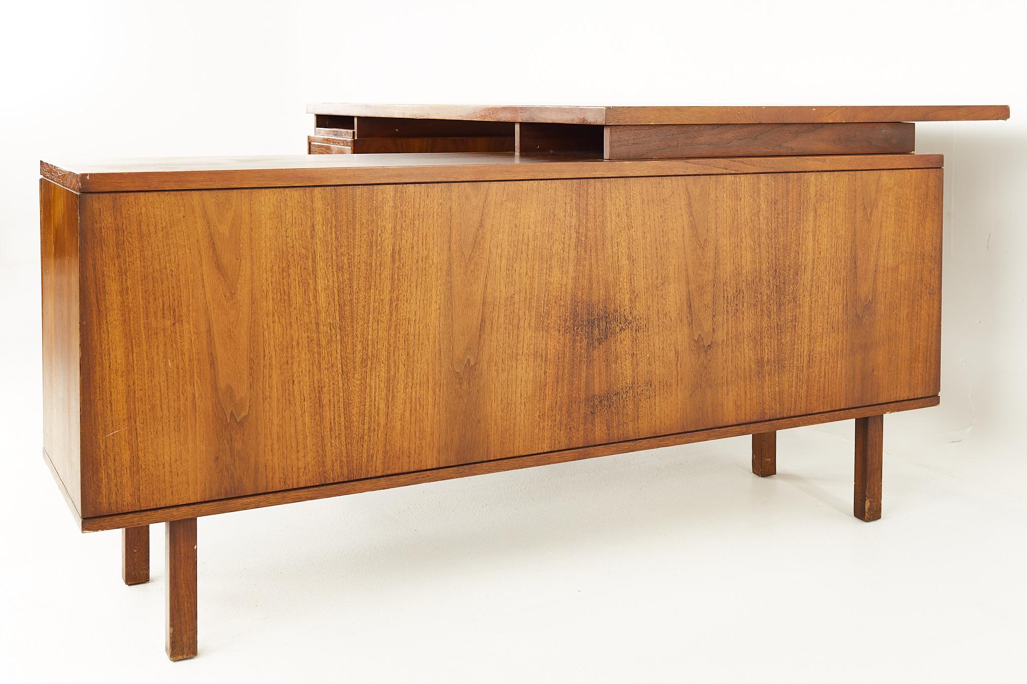 Late 20th Century Jens Risom Style Mid Century B and L Marble Corner Walnut L Shaped Desk