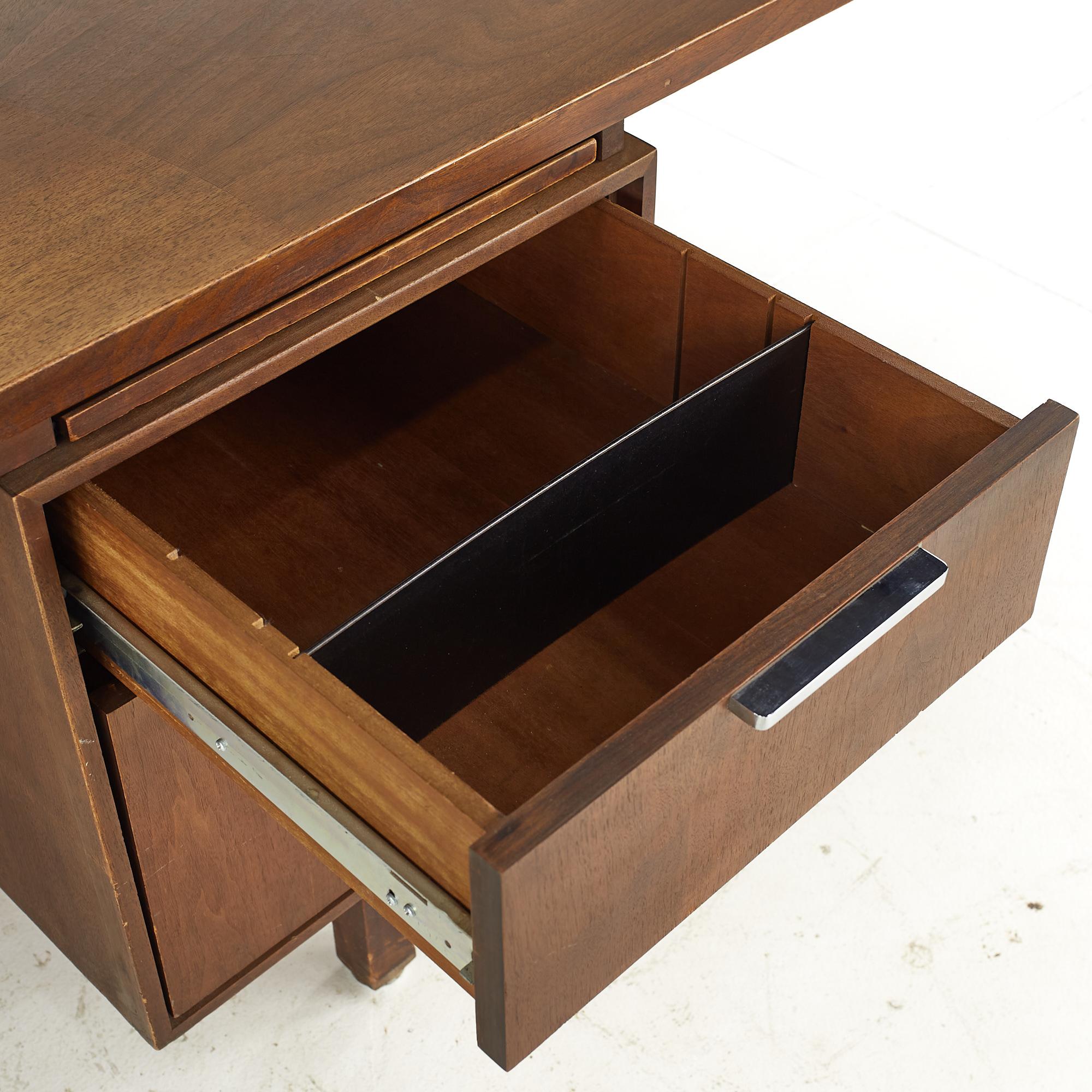 Jens Risom Style Mid-Century Half Circle Walnut Executive Desk For Sale 1
