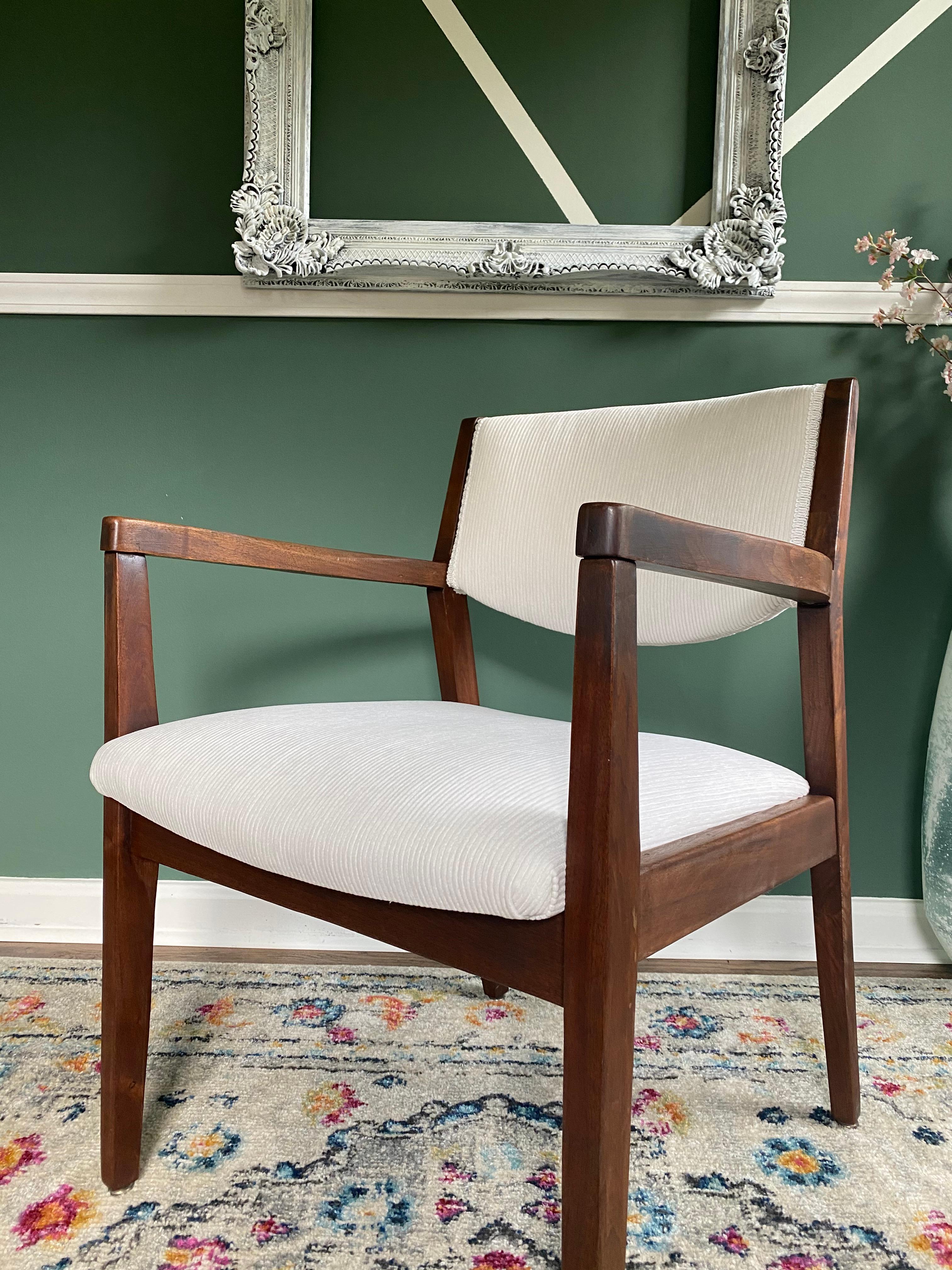 Jens Risom Style Mid-Century Modern Danish Armchair For Sale 1
