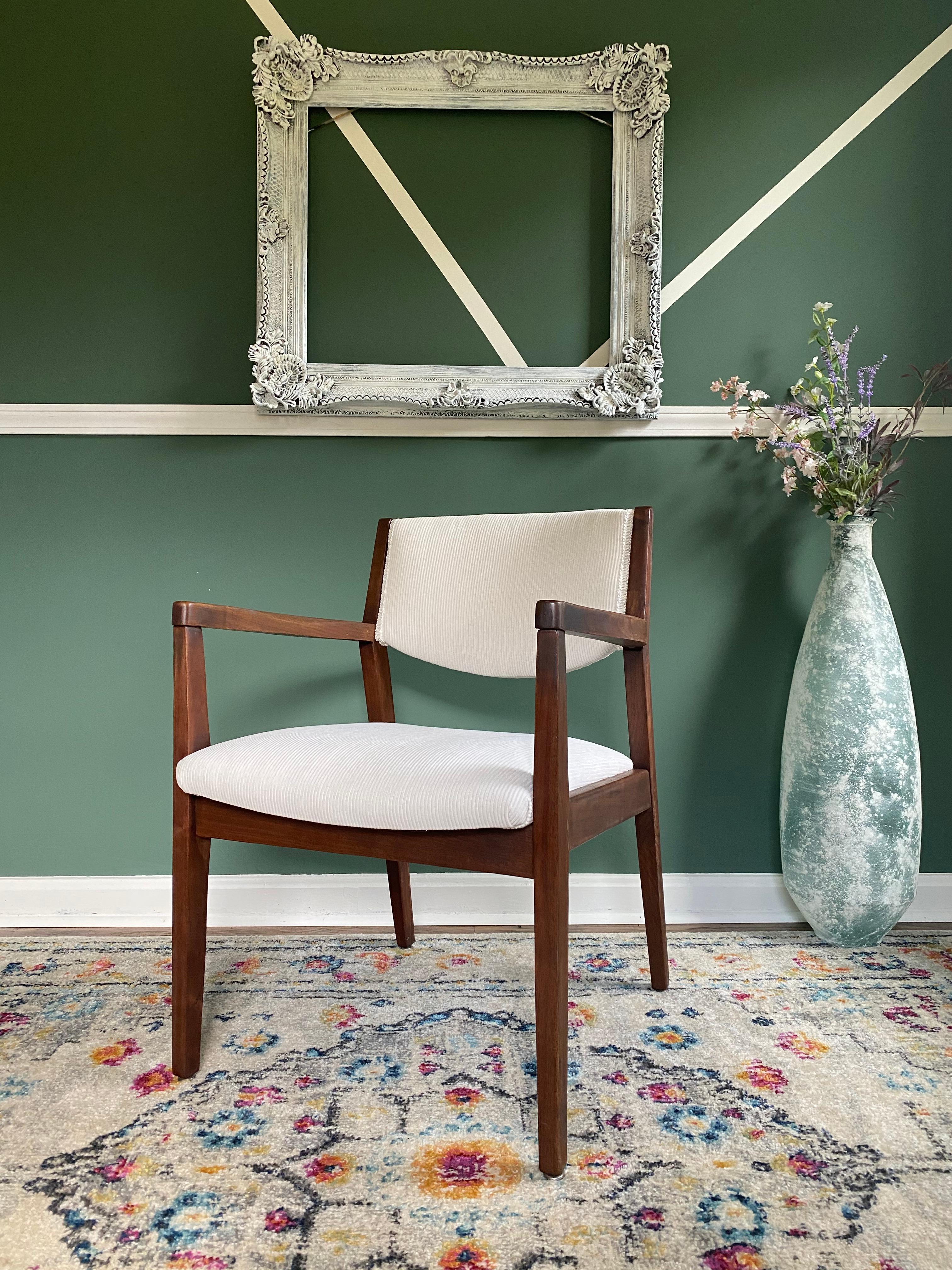 Jens Risom Style Mid-Century Modern Danish Armchair For Sale 4