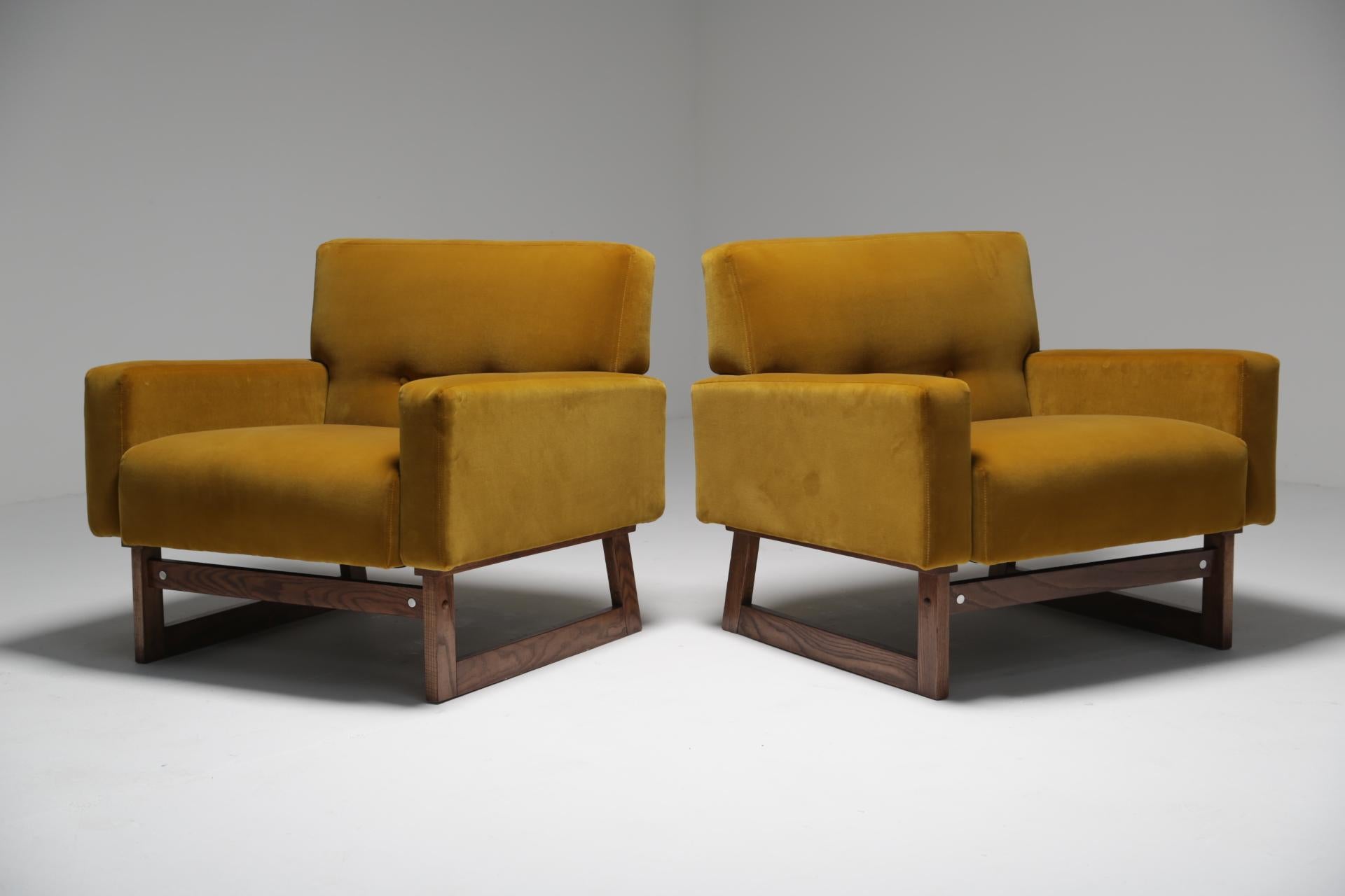 A stunning pair of gold Jens Risom style midcentury velvet armchairs. These chairs sit on natural ashwood sleigh bases with chrome disc screw covers. They have been recently reupholstered in a high-quality luxe Gold 100% 