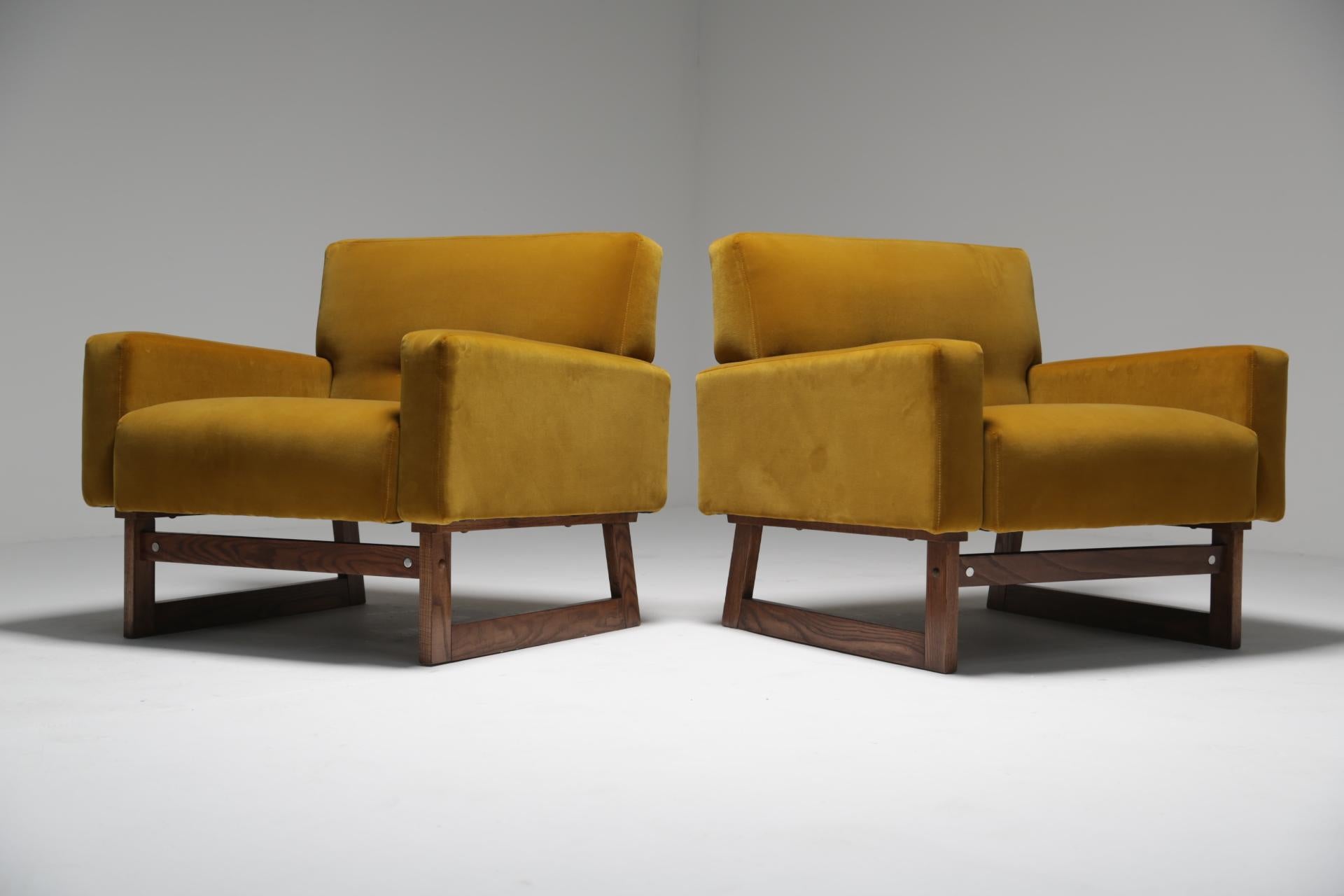Mid-Century Modern Jens Risom style mid-century modern gold velvet armchairs